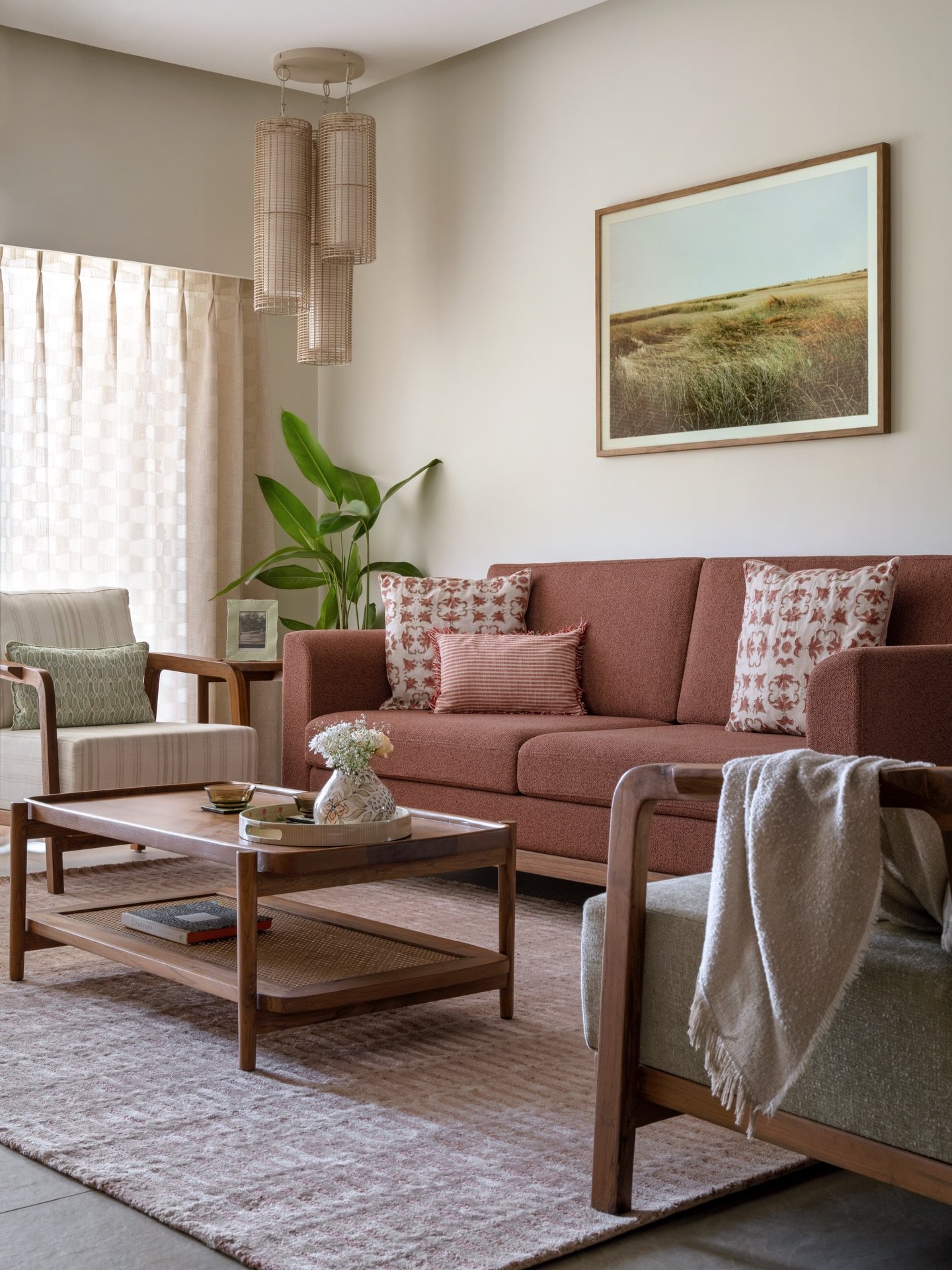 RESIDENCE RS: Where Modern meets Cozy 🧡

It&rsquo;s a home which showcases a masterful symphony of colour, form and texture. 

All the furniture in the living room was entirely custom made to fit the design aesthetic and the material language. We ha