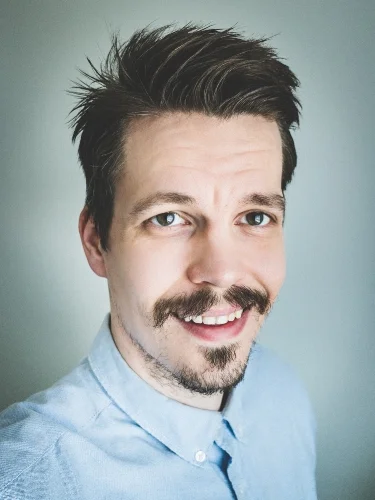 Nykyään viiksivallu valokuvaaja Teemu Oksanen :)