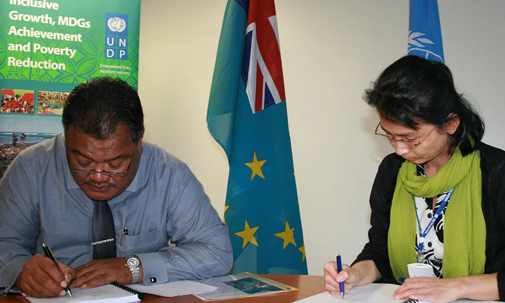 Tuvalu signs agreement for climate change project. Photo: UNDP