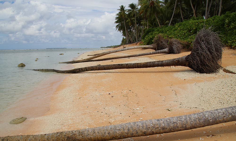 Increasing intense tropical storms are impacting Tuvalu’s shoreline. Photo: Jone Feresi/UNDP