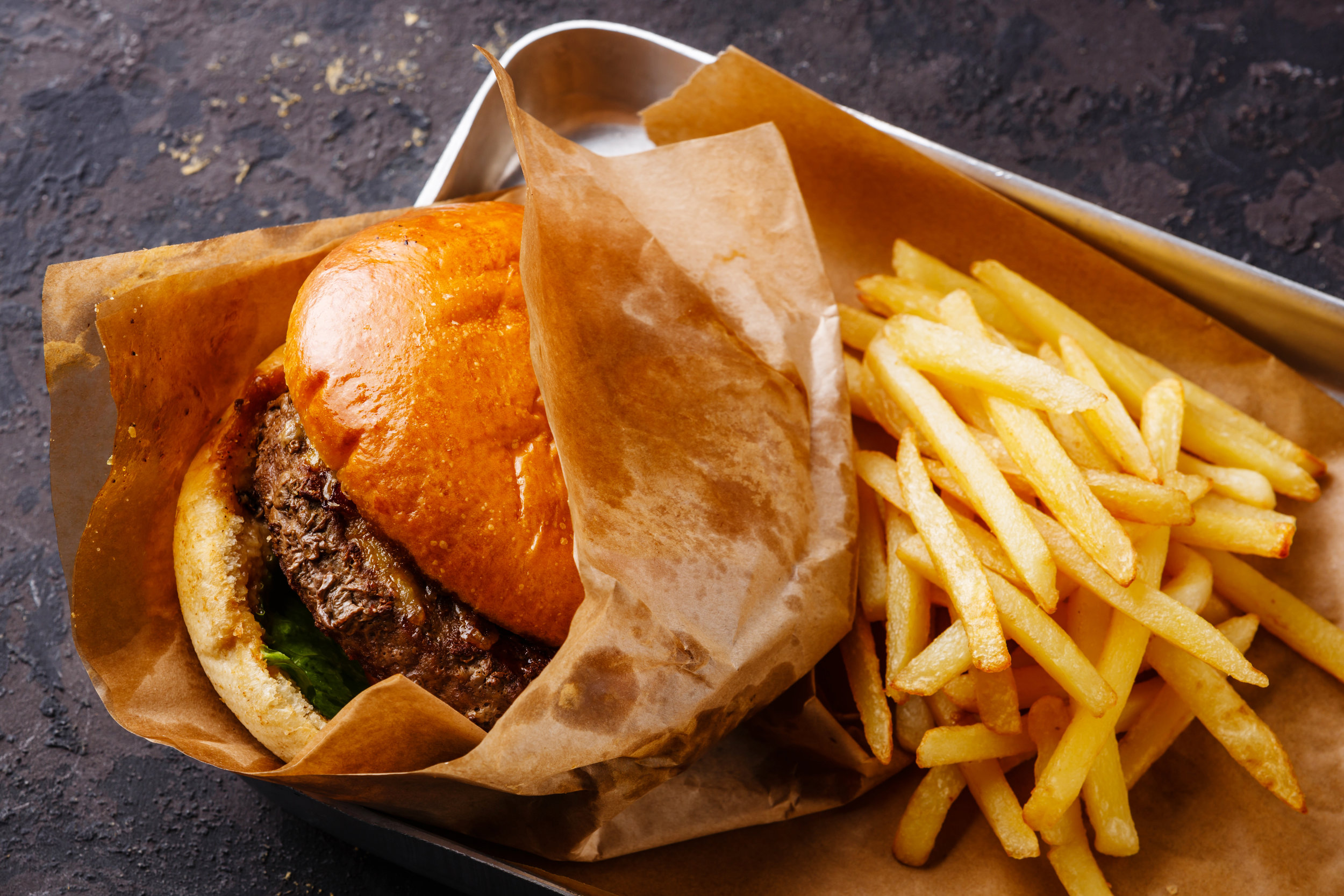 Burger-and-French-fries-in-aluminum-tray-498612212_5760x3840.jpeg