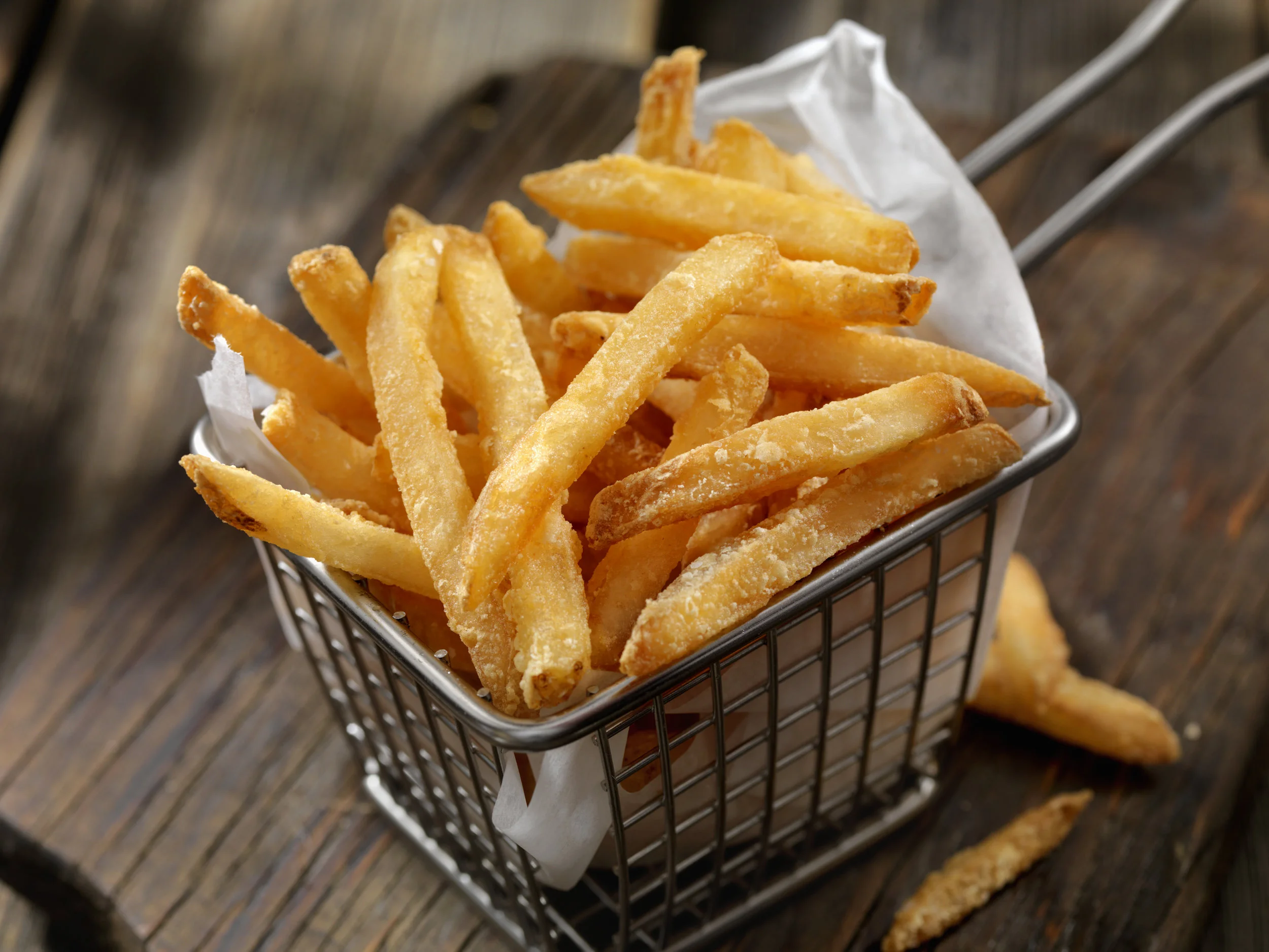 Basket-of-French-Fries-614415524_7216x5412.jpeg