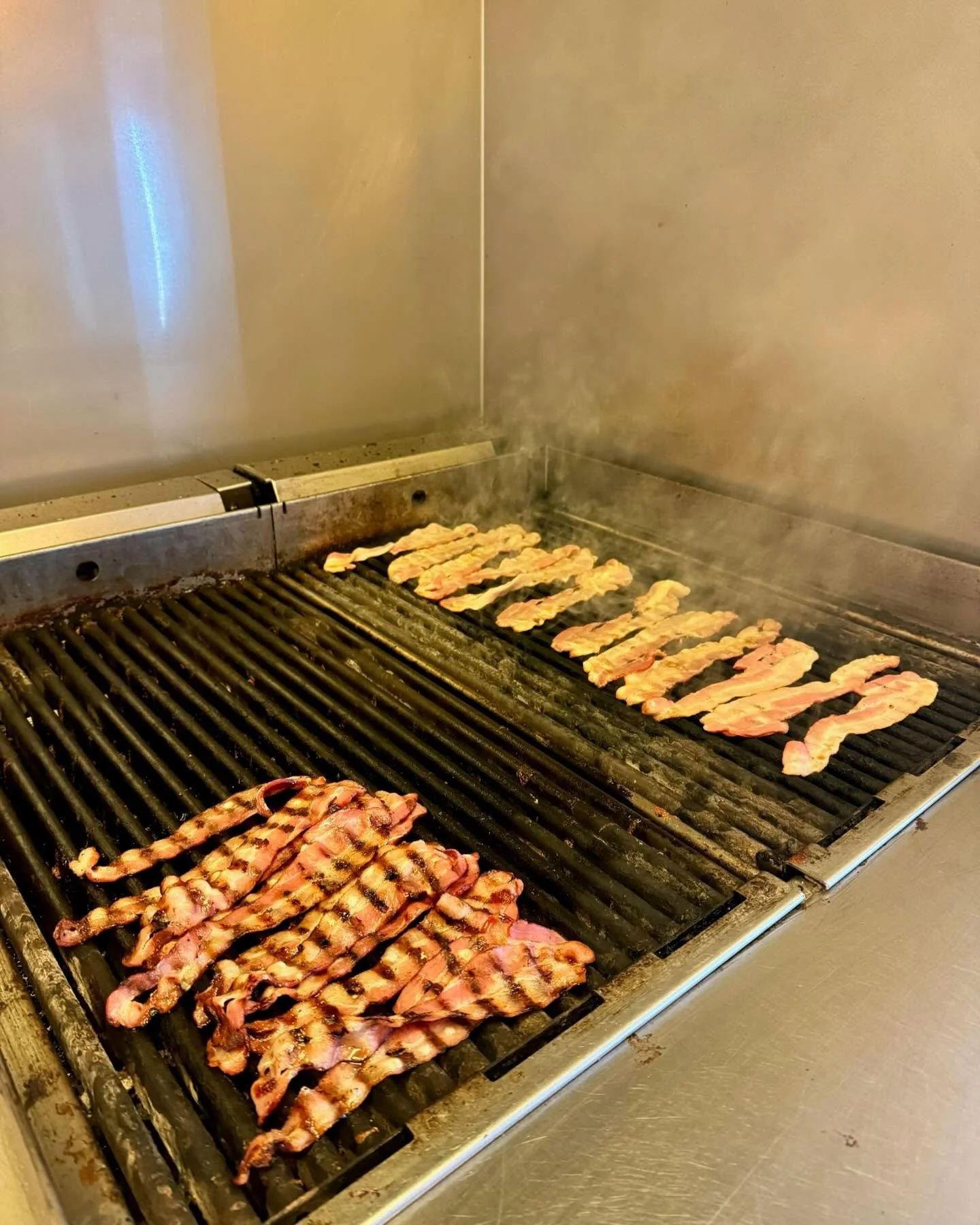 L&aelig;kker spansk kvalitetsbacon &ndash; hos Holy Cow er kun de bedste r&aring;varer gode nok.
Vi ses p&aring; Holy Cow, Ordrupvej 78B. www.holycow.dk  #holycowdk #ordrupvej78b #holycowbuger