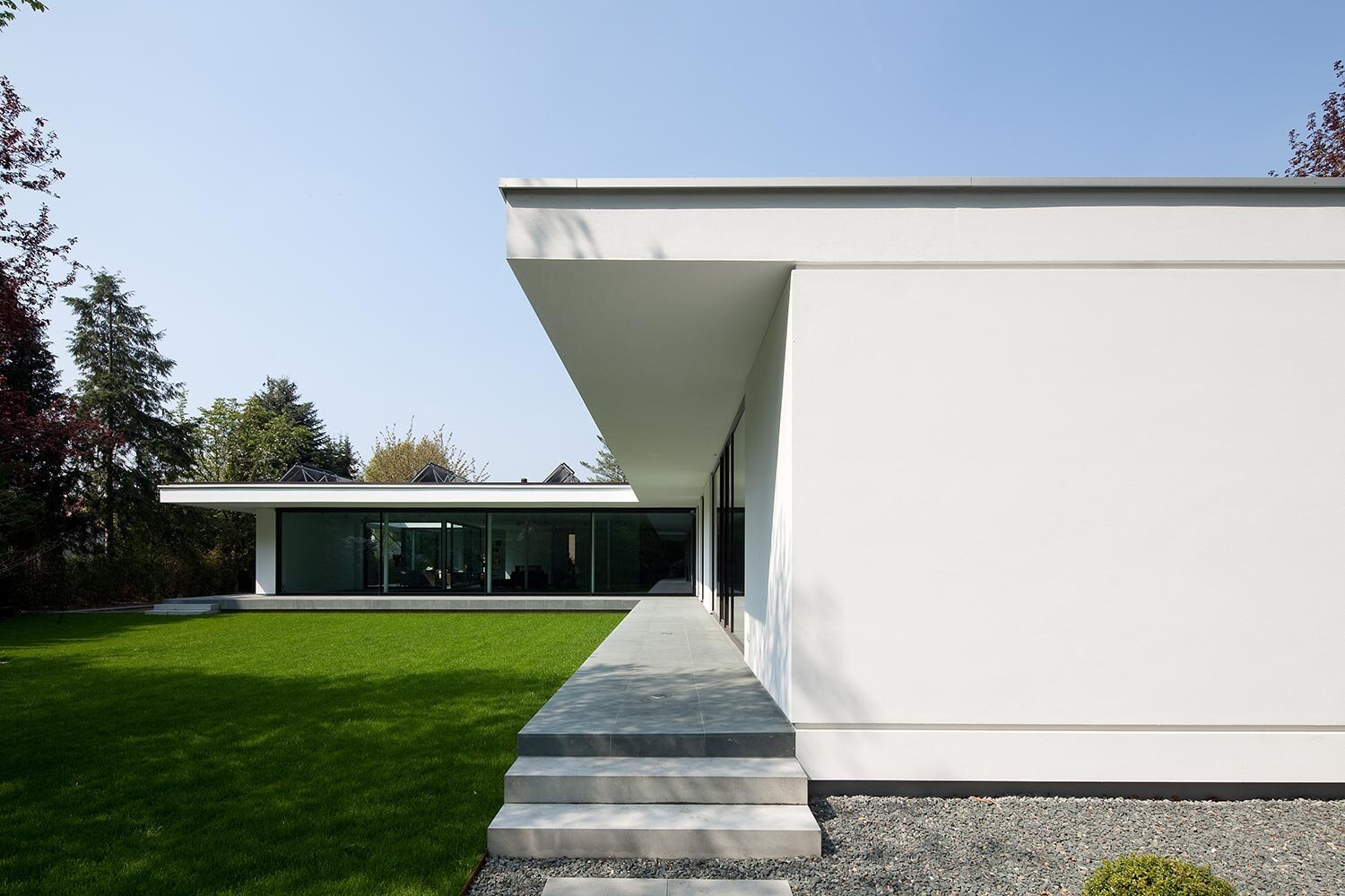 04_ht_architektur_villa_modern_wohnen_muenster_terrasse_garten_putz.jpg