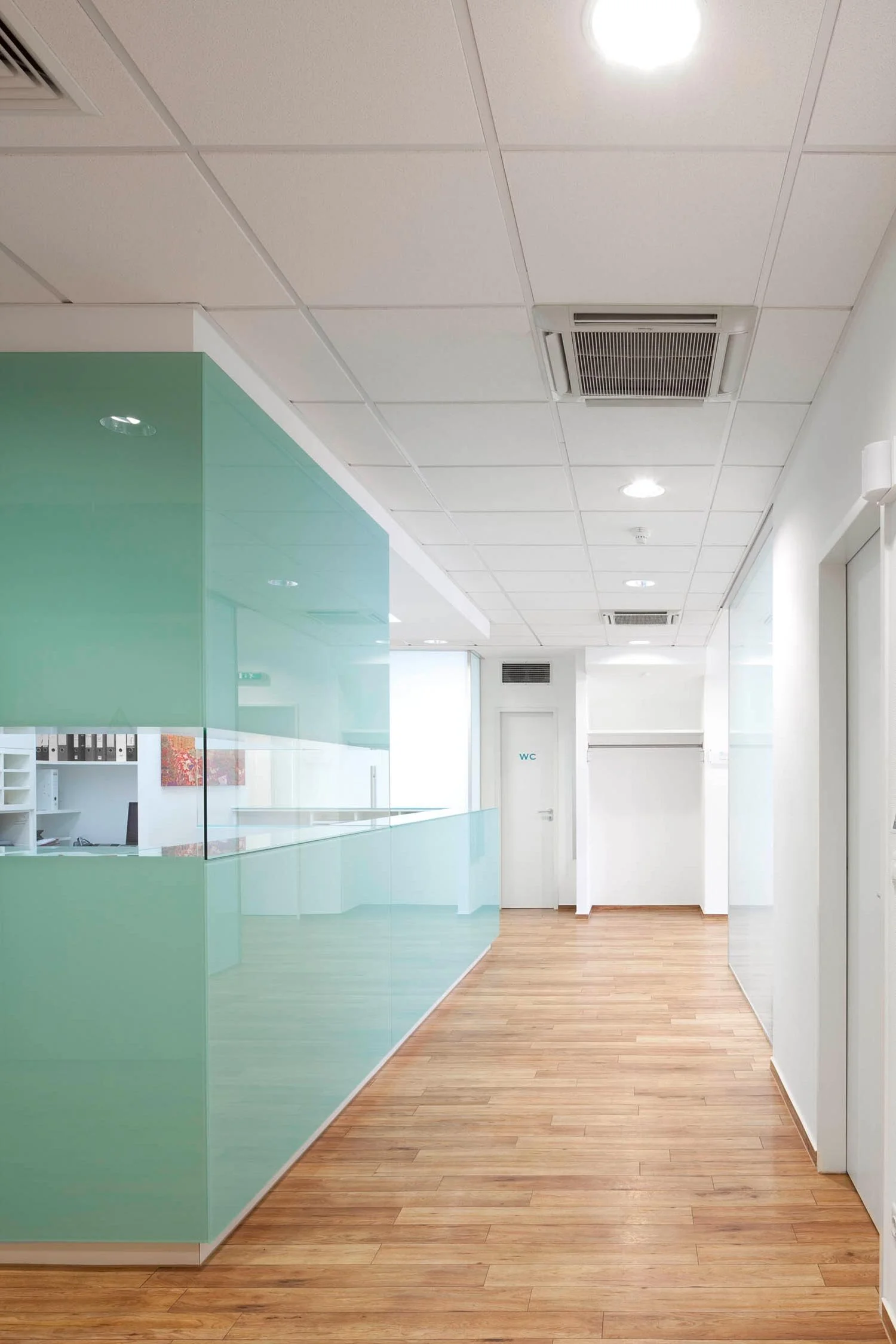 04_ht_architektur_muenster_praxis_gesundheit_modern_innenarchitektur_empfangstheke.jpg