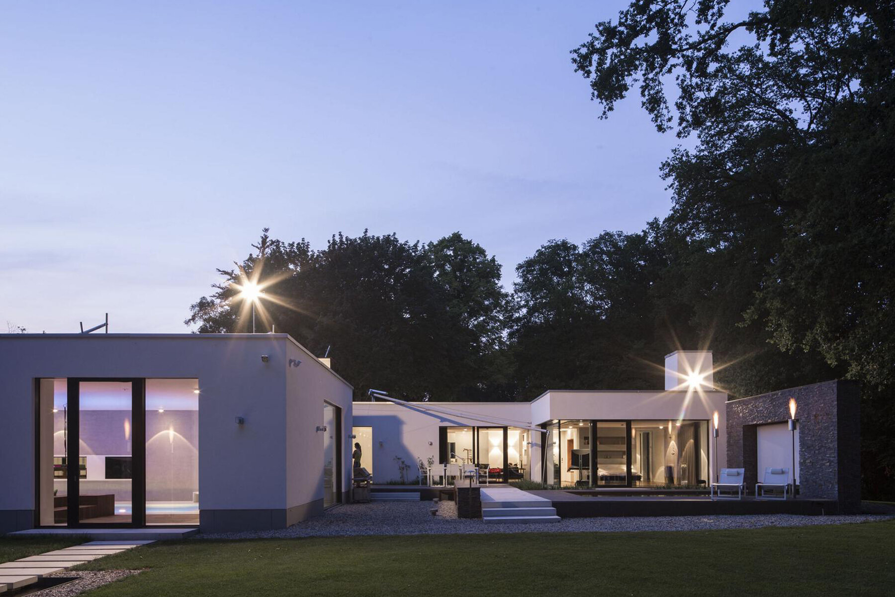 16_ht_architektur_wohnen_villa_modern_muensterland_terrasse_garten.jpg