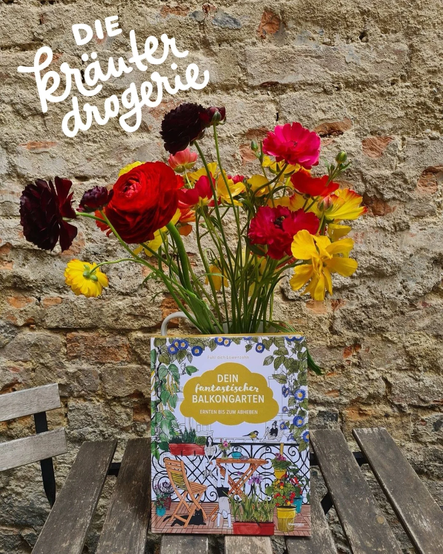 Bei diesem Anblick kommt Freude auf 🌸🌿 Einer unserer Buchtipps: Dein fantastischer Balkongarten! Toller Inhalt, tolle Illustrationen&hellip;da kriegt man wirklich Lust aufs Garteln in der Stadt ☀️

#balkongarten #biodiversit&auml;t #ratgeber #stadt