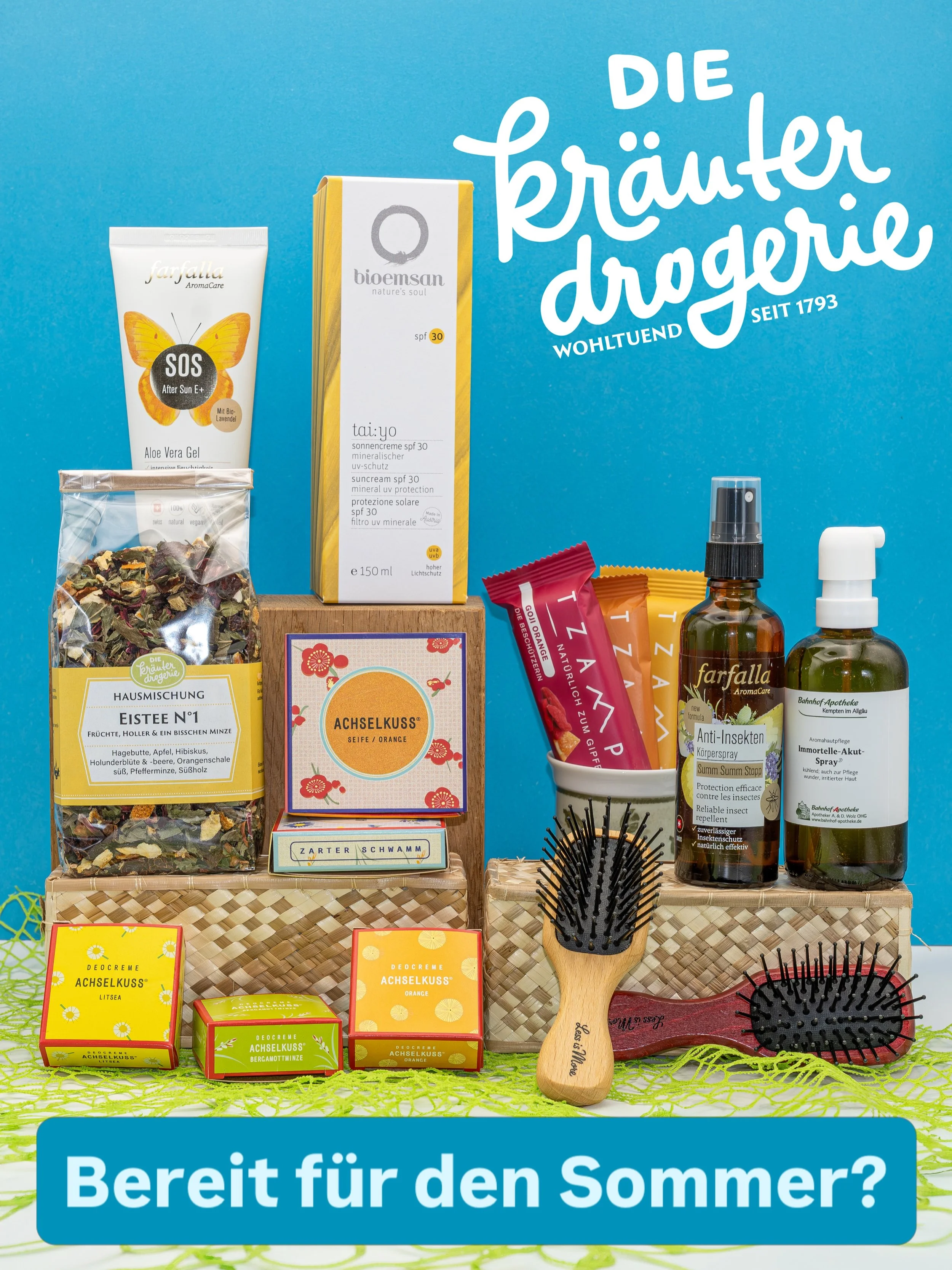 Bereit f&uuml;r den Sommer? ☀️
Der Sommer ist da, und wir haben in der Kr&auml;uterdrogerie alles f&uuml;r dich vorbereitet, was du f&uuml;r die hei&szlig;en Tage, Ausfl&uuml;ge ins Gr&uuml;ne oder den n&auml;chsten Urlaub brauchst! Wir haben eine pe