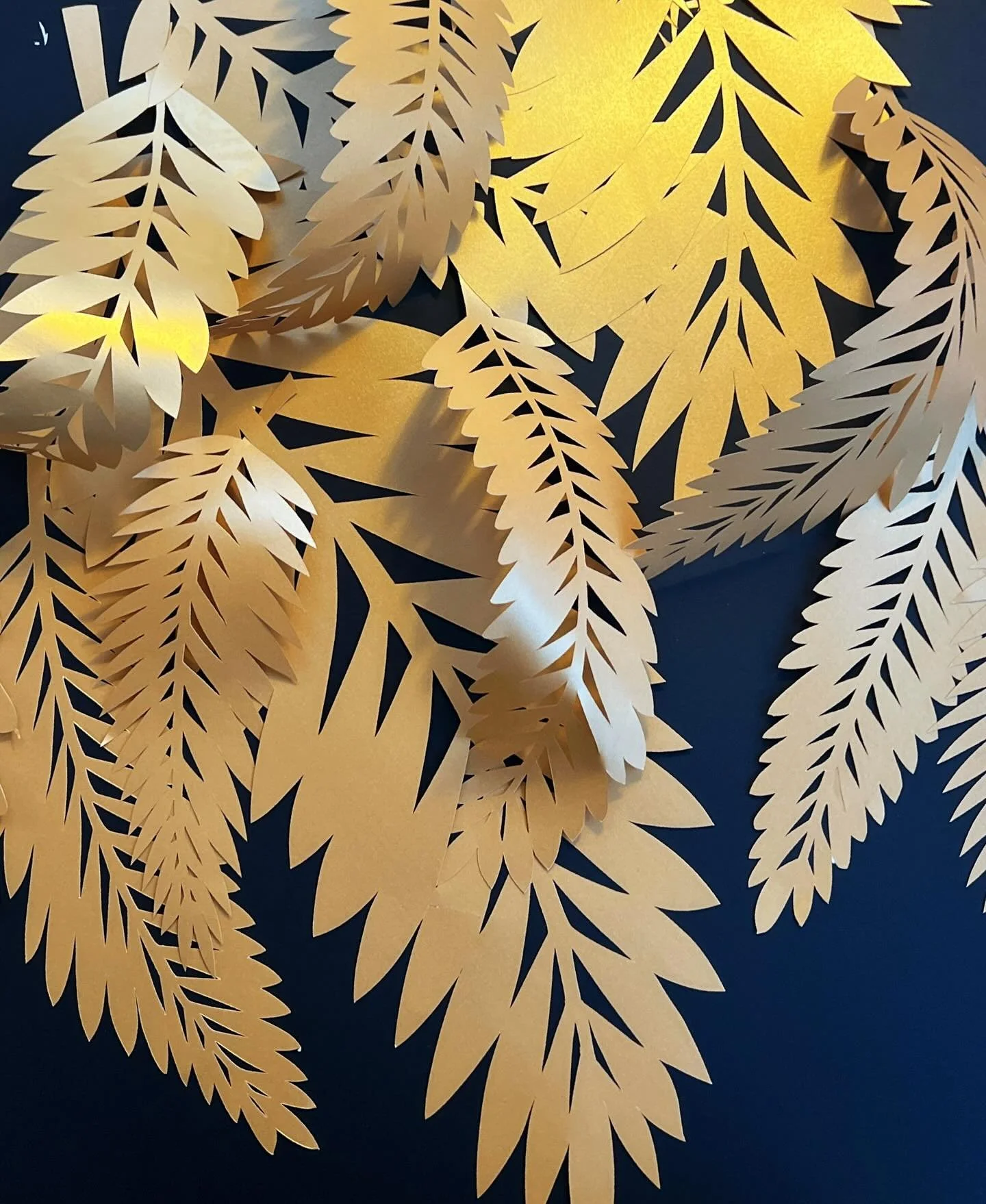 Working on a very fun job just now with many many gold leaves! Cant wait to share this one - adding a little sparkle into my studio just now. #papercut #papercutting #papercutleaves