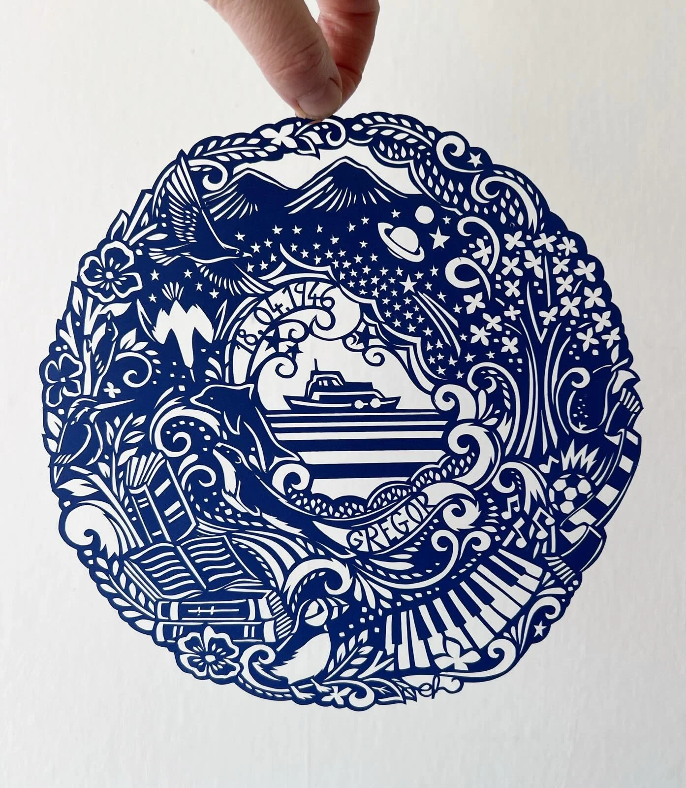 Hello Monday! Starting this week with a spring in my step after spending the whole weekend in the sun in my garden - it&rsquo;s good for the soul! But I am delighted to be back at my desk working away through lots of beautiful commissions this week. 