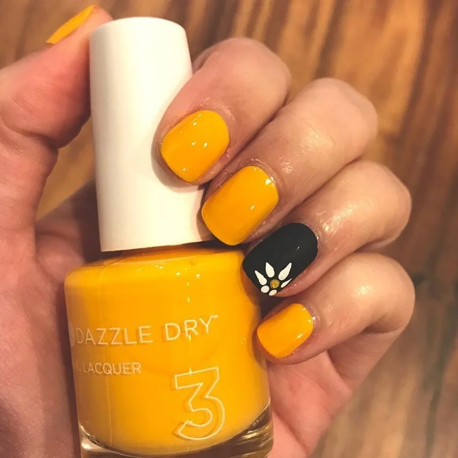 So many fun colors to choose from 🐝 book your manicure or pedicure today!  603-219-0243
.
.
.
.
.
.
.
.
.
Nails by @illuminatebymariah