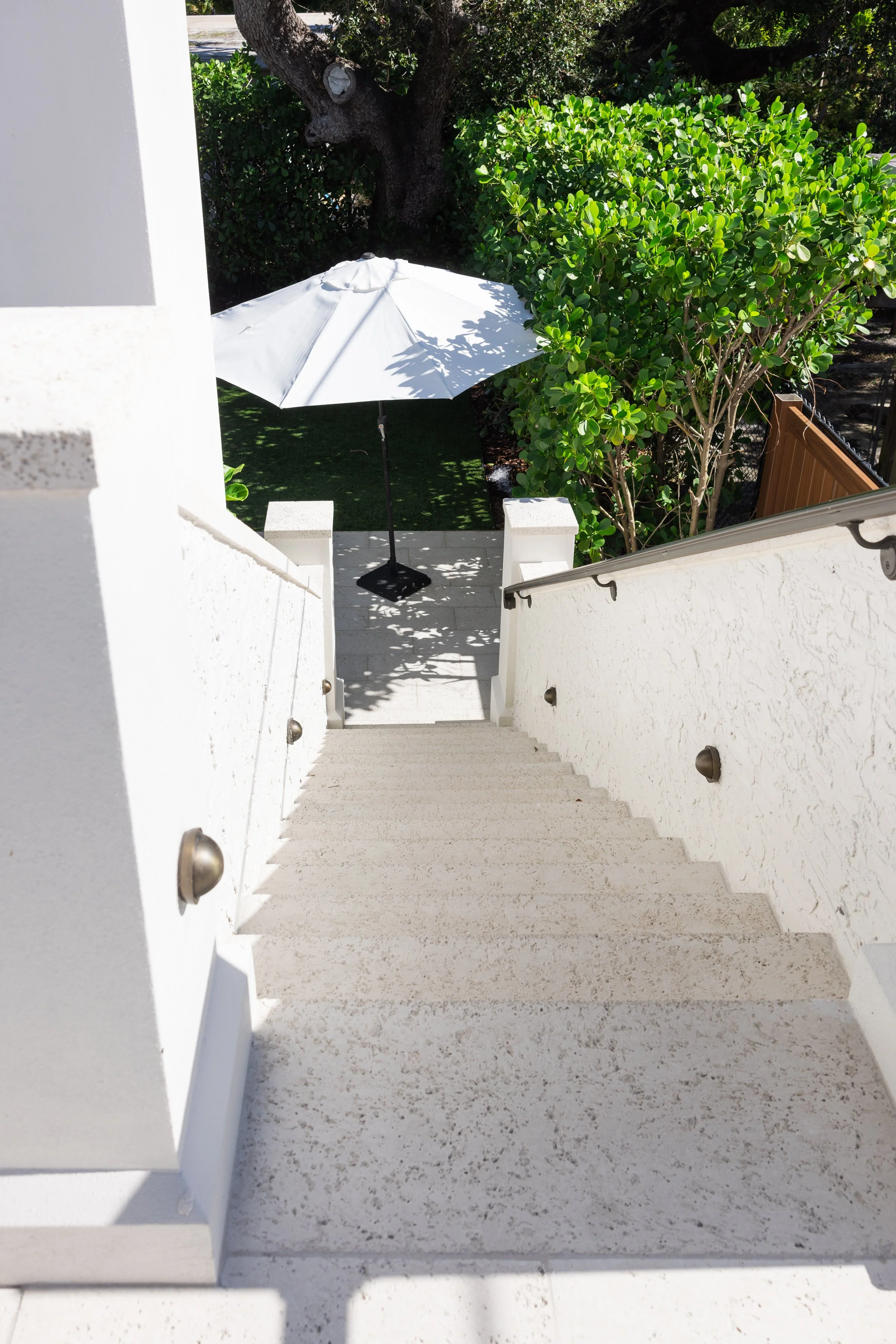 Lakeside Drive property detail with polished home features, modern materials, and a bright residential atmosphere.