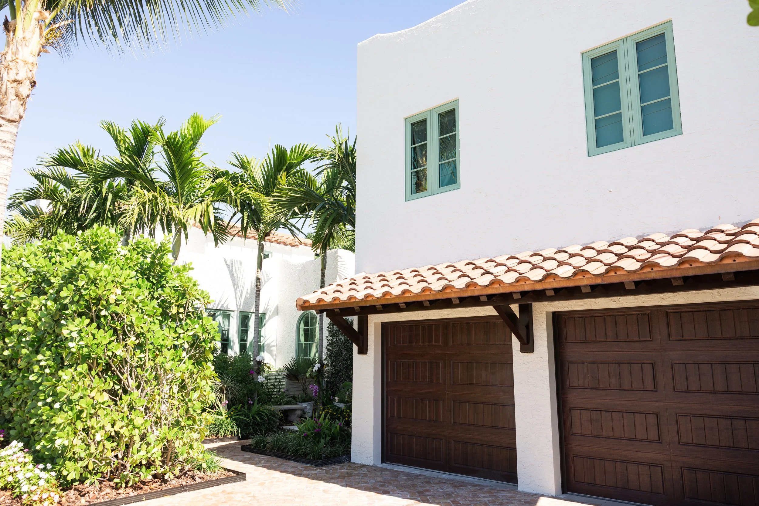Lakeside Drive property image showing exterior architecture, outdoor living space, and residential curb appeal.
