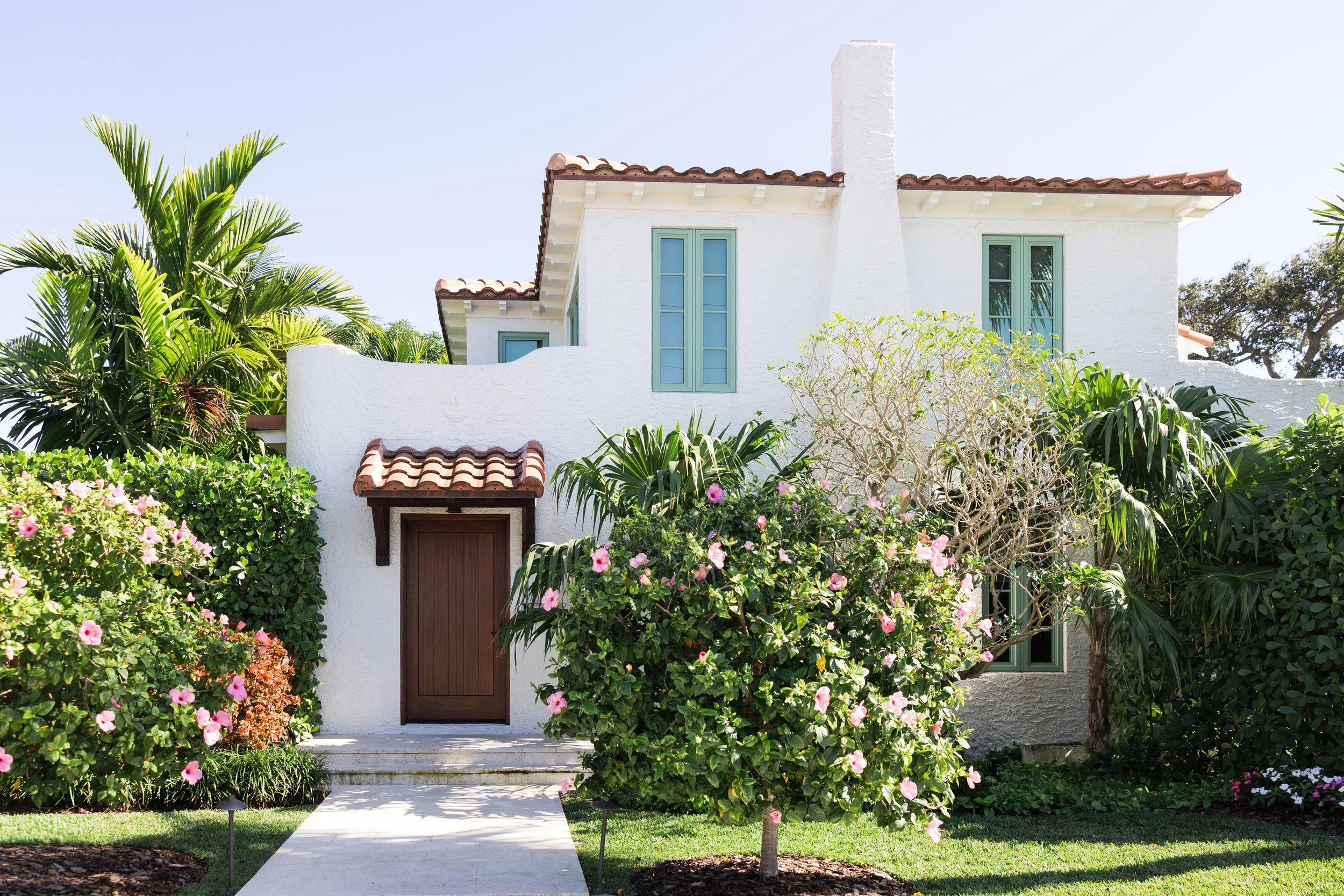 Lakeside Drive residence view with clean exterior finishes, outdoor space, and surrounding greenery.