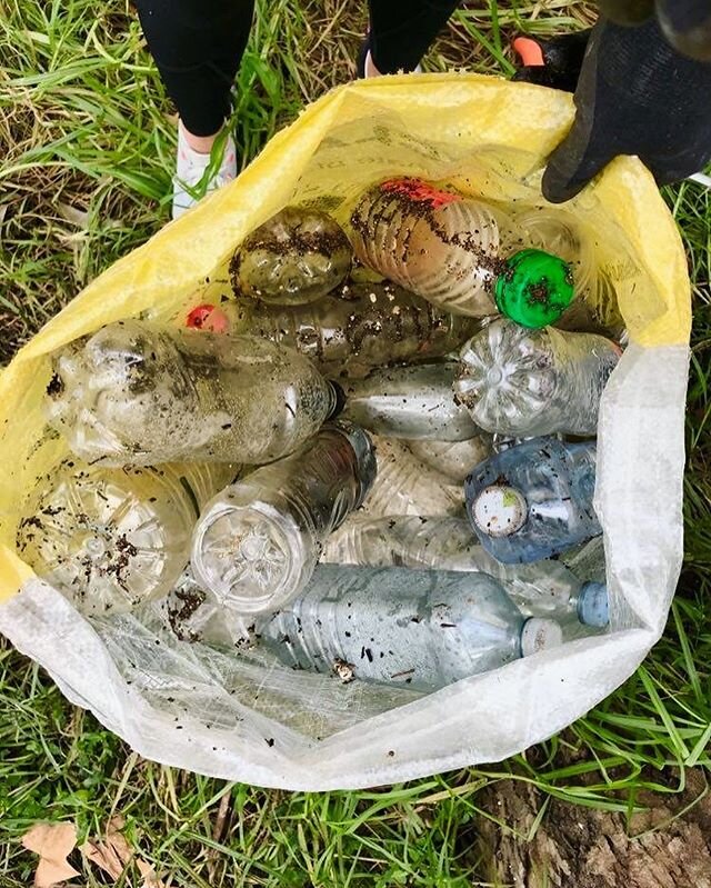 All this trash is so easy to avoid!
There&rsquo;s two options:
1. Get a reusable bottle 💚🍼
2. Container Deposit Scheme 🤓
If we had the deposit scheme in Victoria a bit sooner, each of these single use bottles would be valued in $0.10
I know you sh