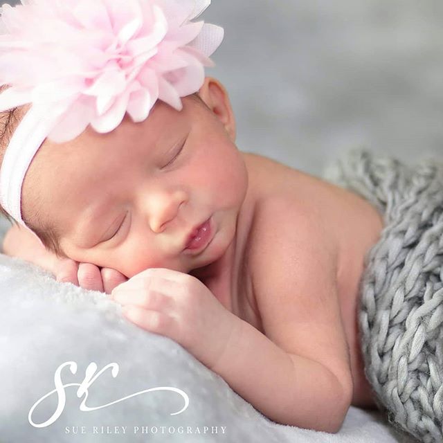 I was so blessed to have the opportunity to serve this precious family as they welcomed their beautiful baby girl... #newbornphotography
#familyphotography