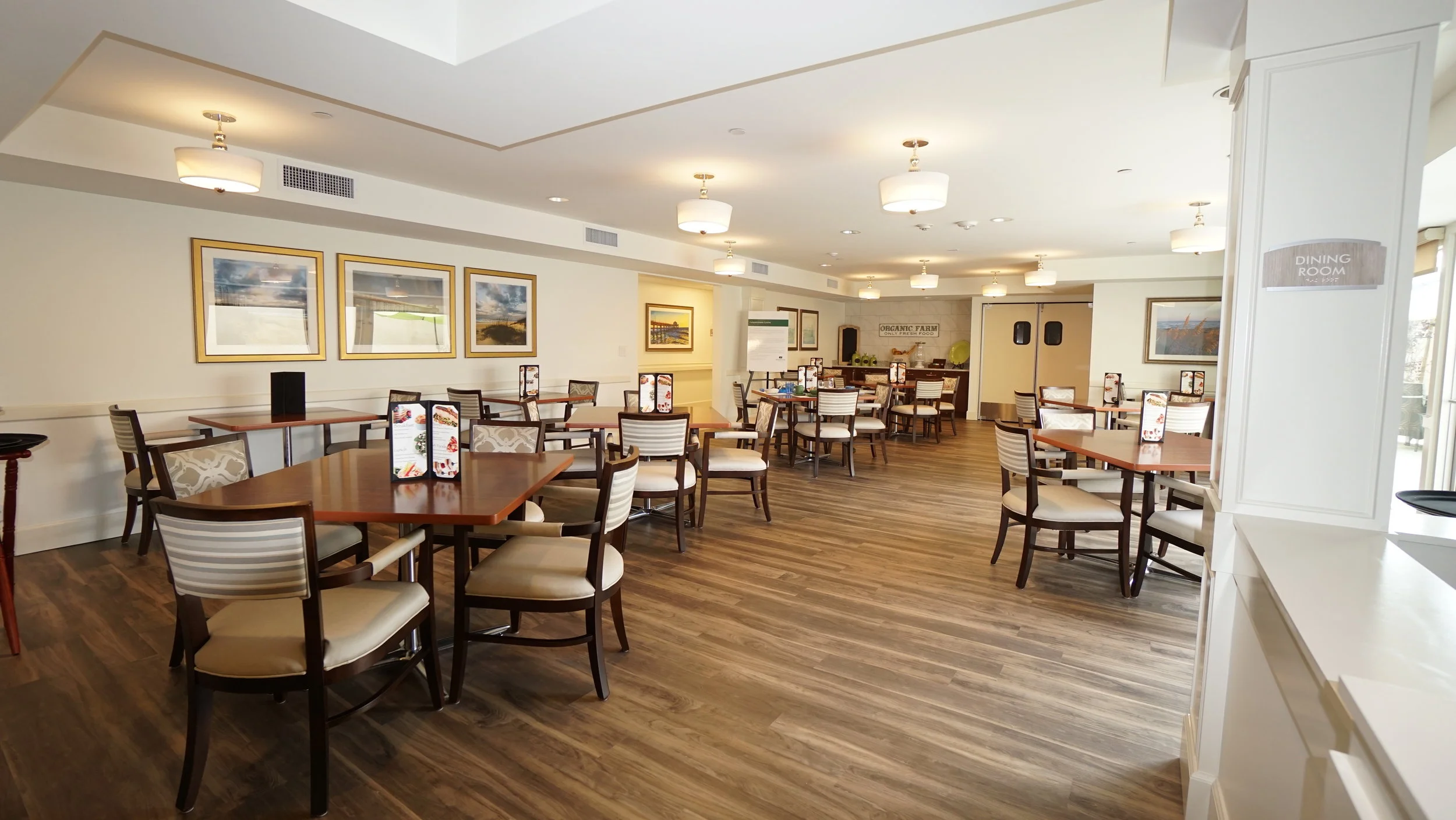 1. dining area - best.JPG