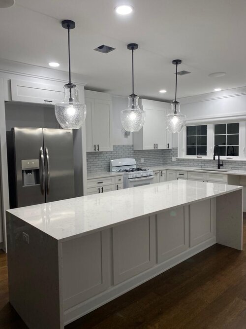 white-kitchen-glass-lighting.jpeg