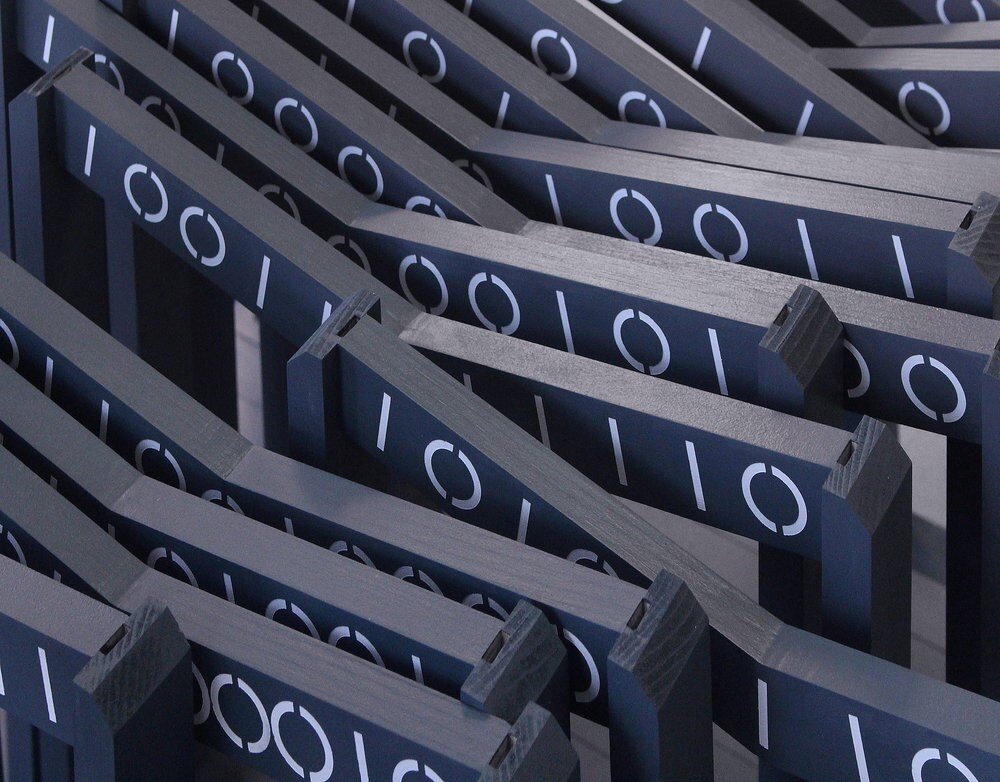 Sang Hyun Koh, Zeno’s Paradox, variable installation, 2018. Image courtesy of the artist. (left)