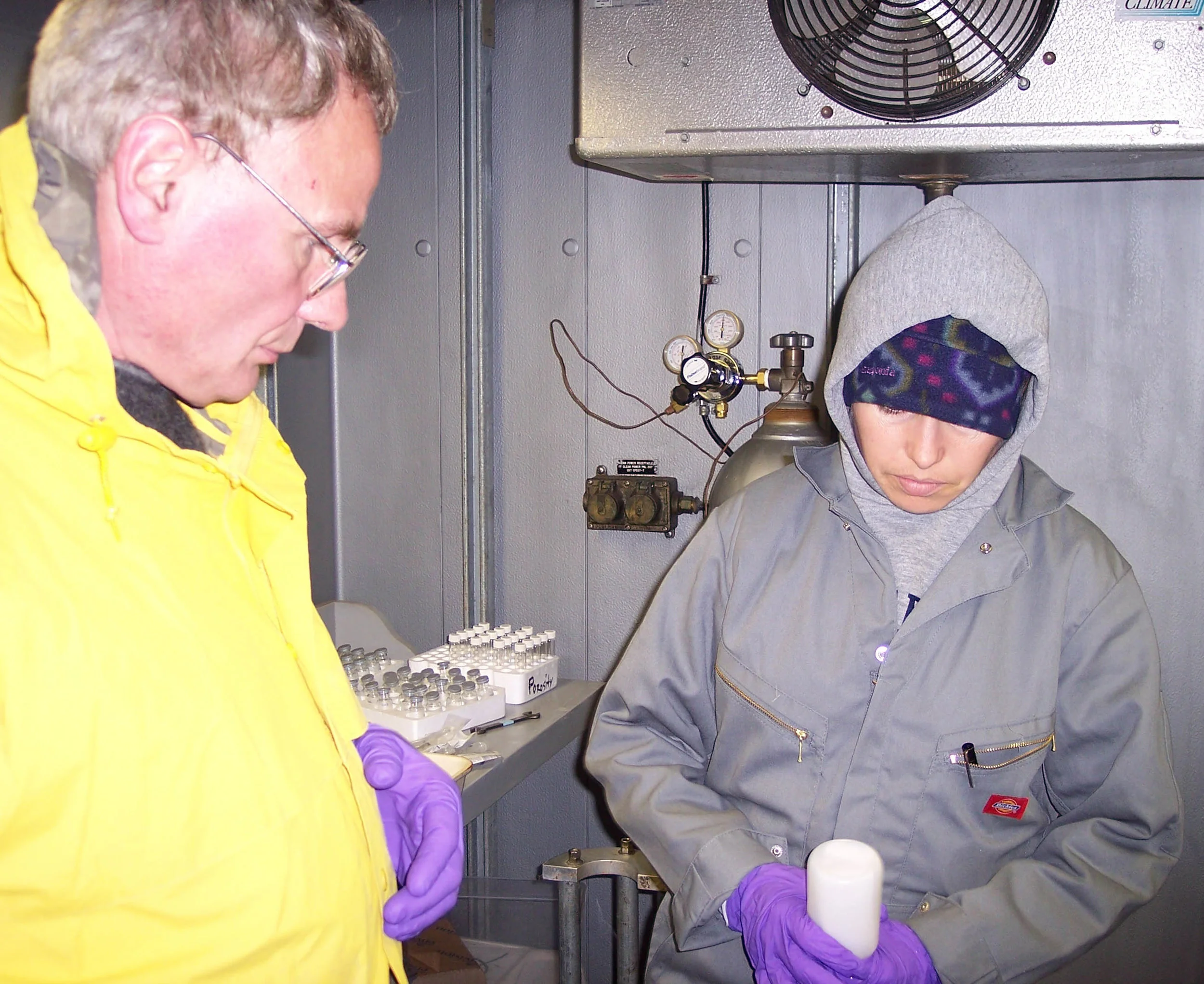 Samantha Joye and Vladimir Samarkin working in the 4ºC cold room