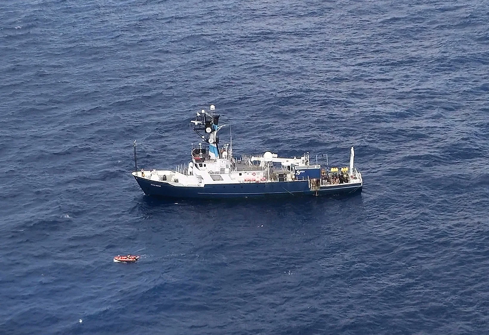 R/V Endeavor on April, 2012 cruise (photo courtesy Bonny Shumaker, On Wings of Care)