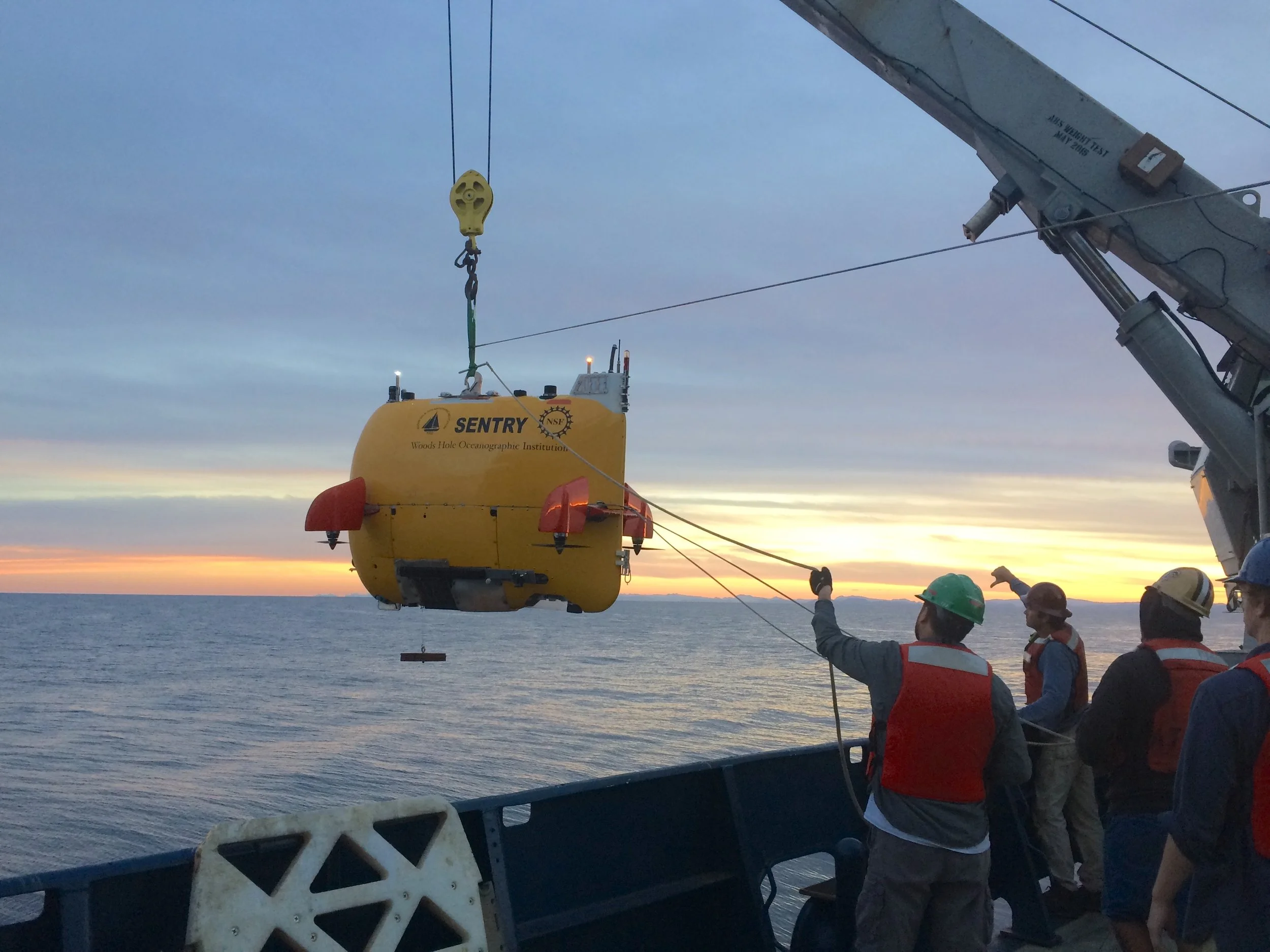 Identifying targets and making discoveries - AUV SENTRY