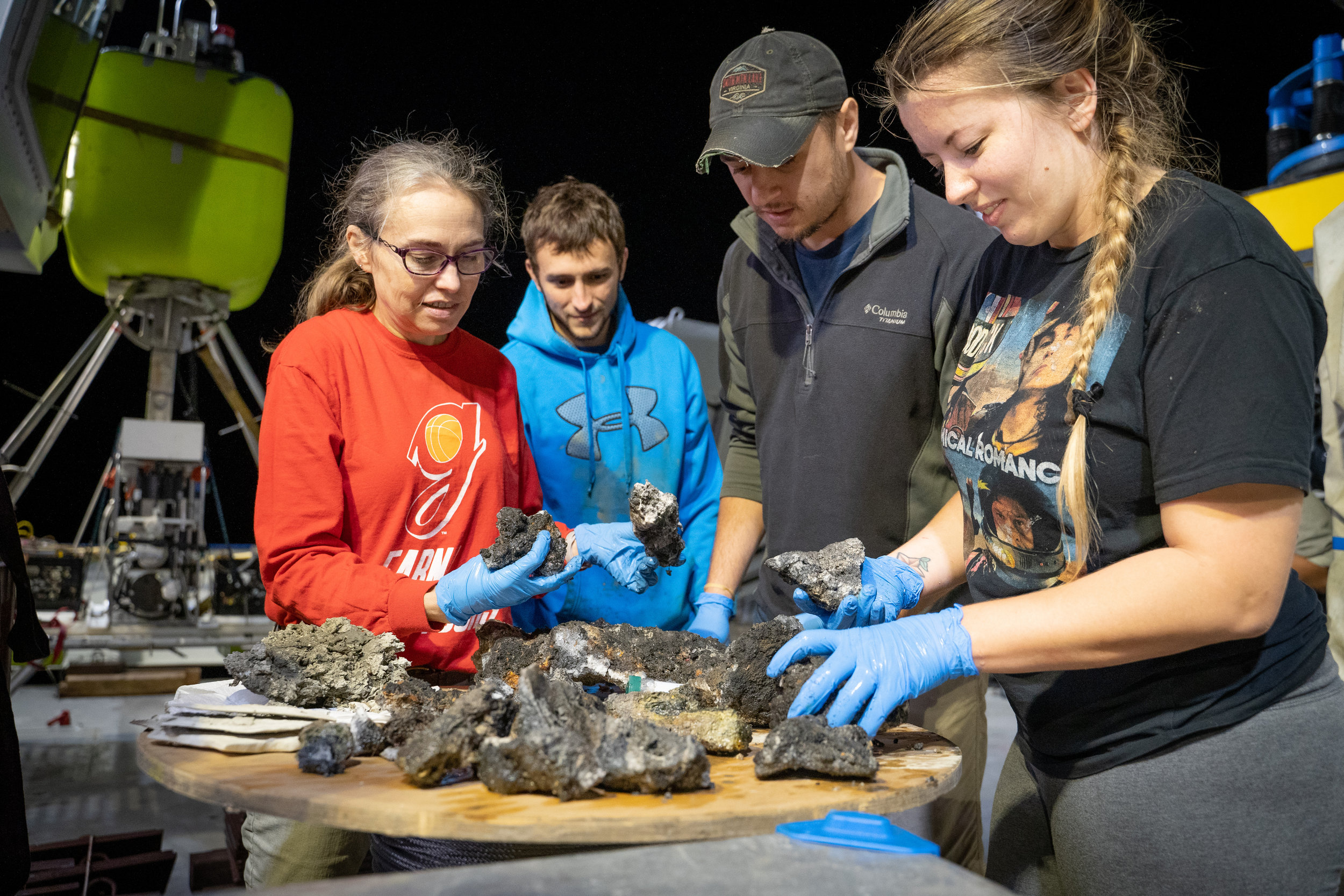 Looking at hydrothermal vent rocks in the Gulf of California.  (Image courtesy of Schmidt Ocean Institute)