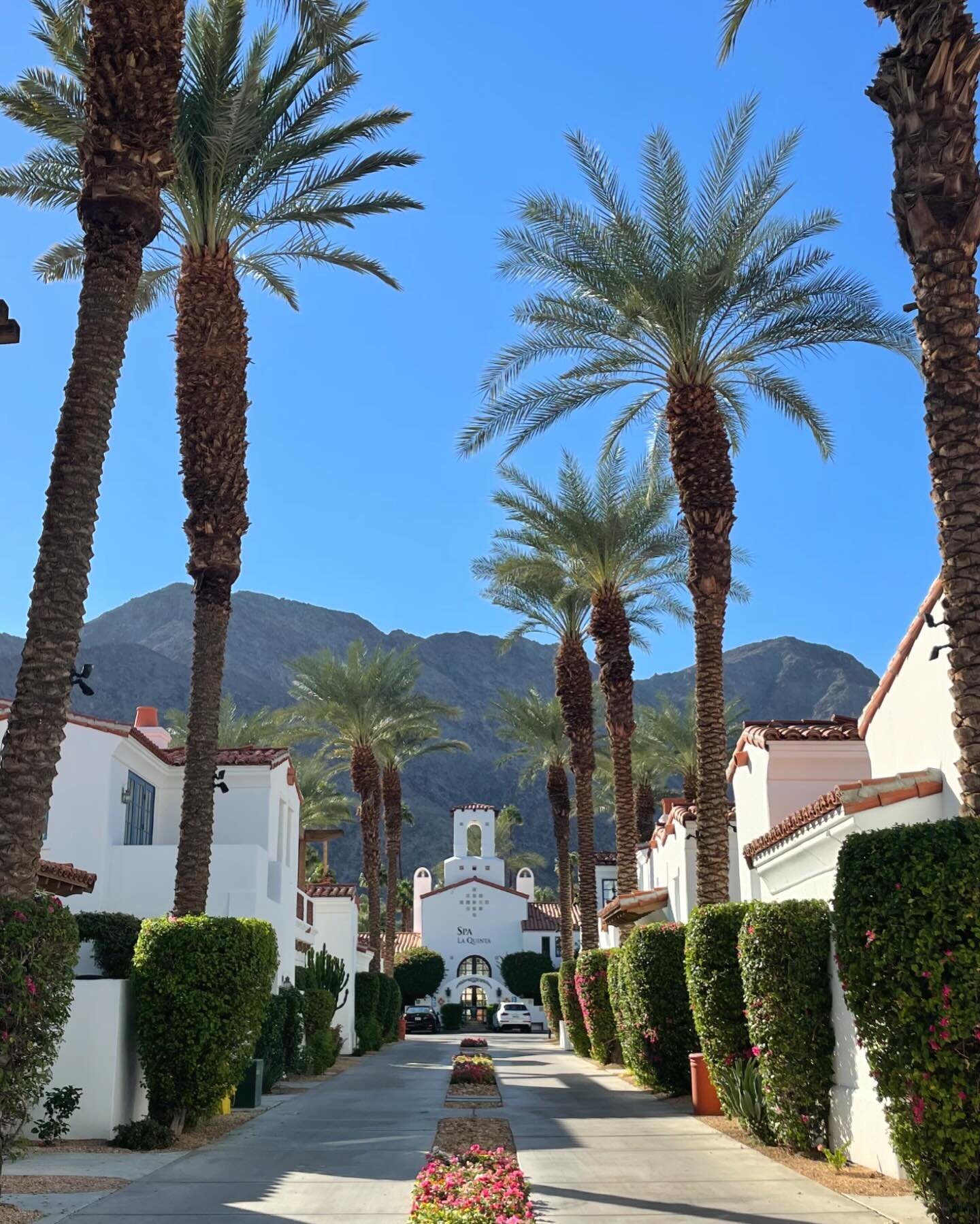 While watching the Golden Bachelor wedding, I&rsquo;m reminiscing on my visit to the beautiful @laquintaresort  in La Quinta, California located just right outside of Palm Springs, California. 

This resort is perfect for both families and a couple l