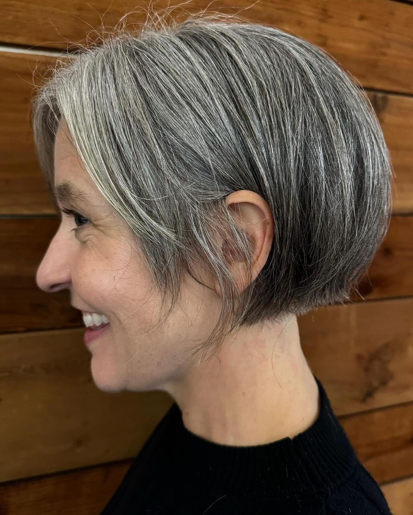 Check out Ana&rsquo;s latest haircut 🩷 
Dm to schedule!! 
@beautyytales A ball of sunshine wanted a shorter cut and bulk taken out from the back, so we did just that 💕
.
.
. 
#rockridgedayspa #rockridgehairstylist #razorhaircut #razorbobcut