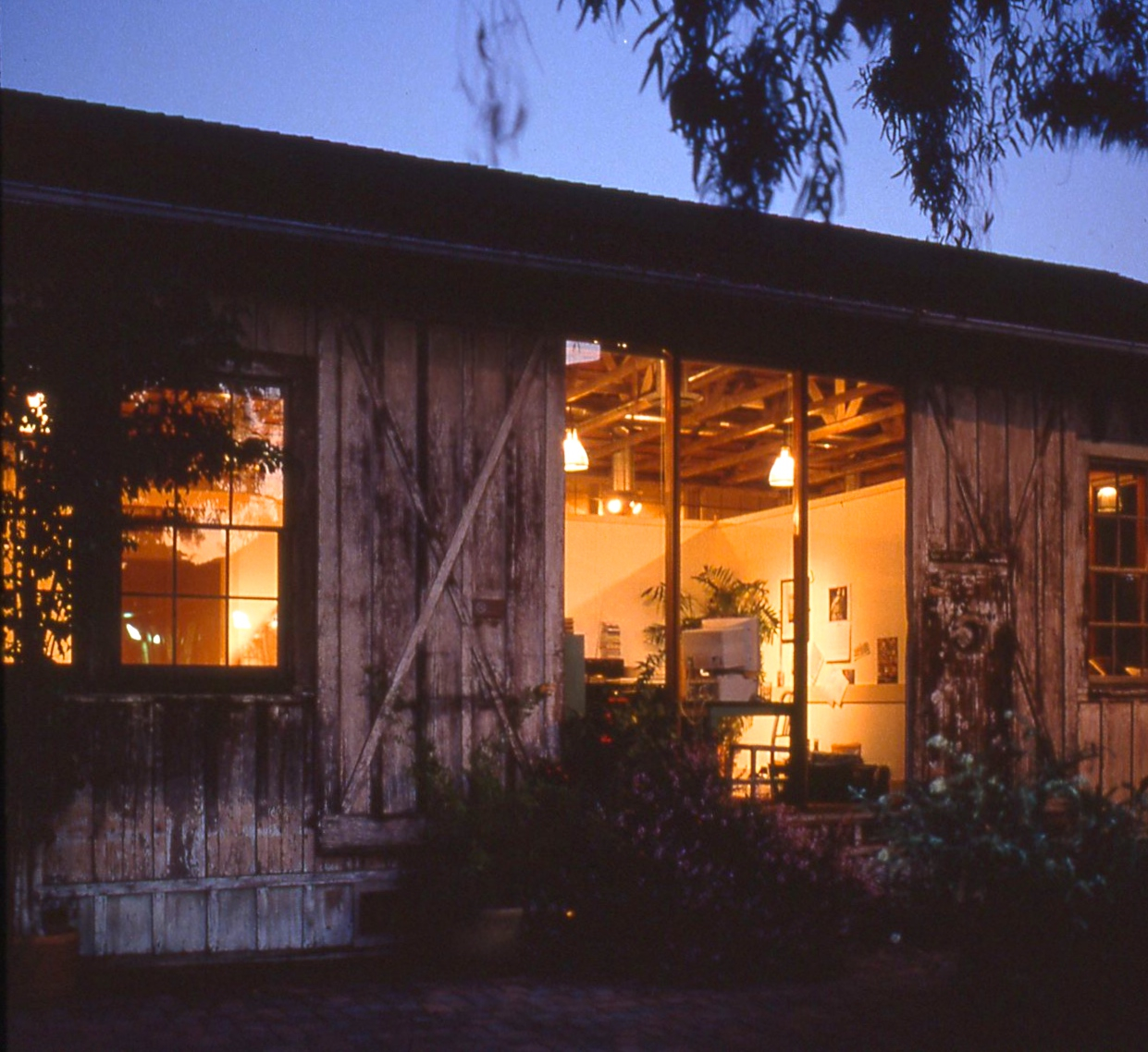 Charlies'barn.jpg