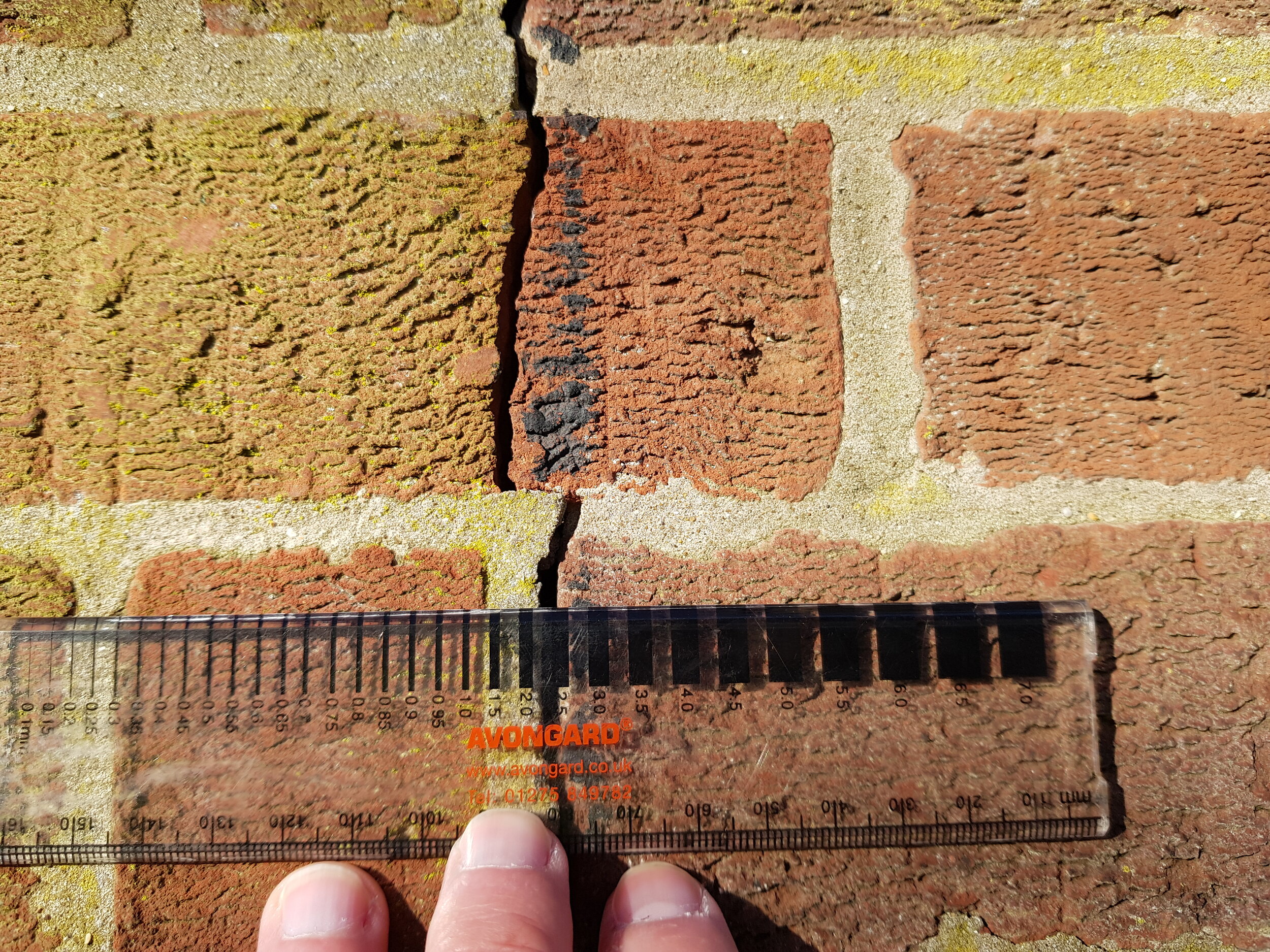 C W Johnson Limited Chartered Surveyors - Cracking through brickwork