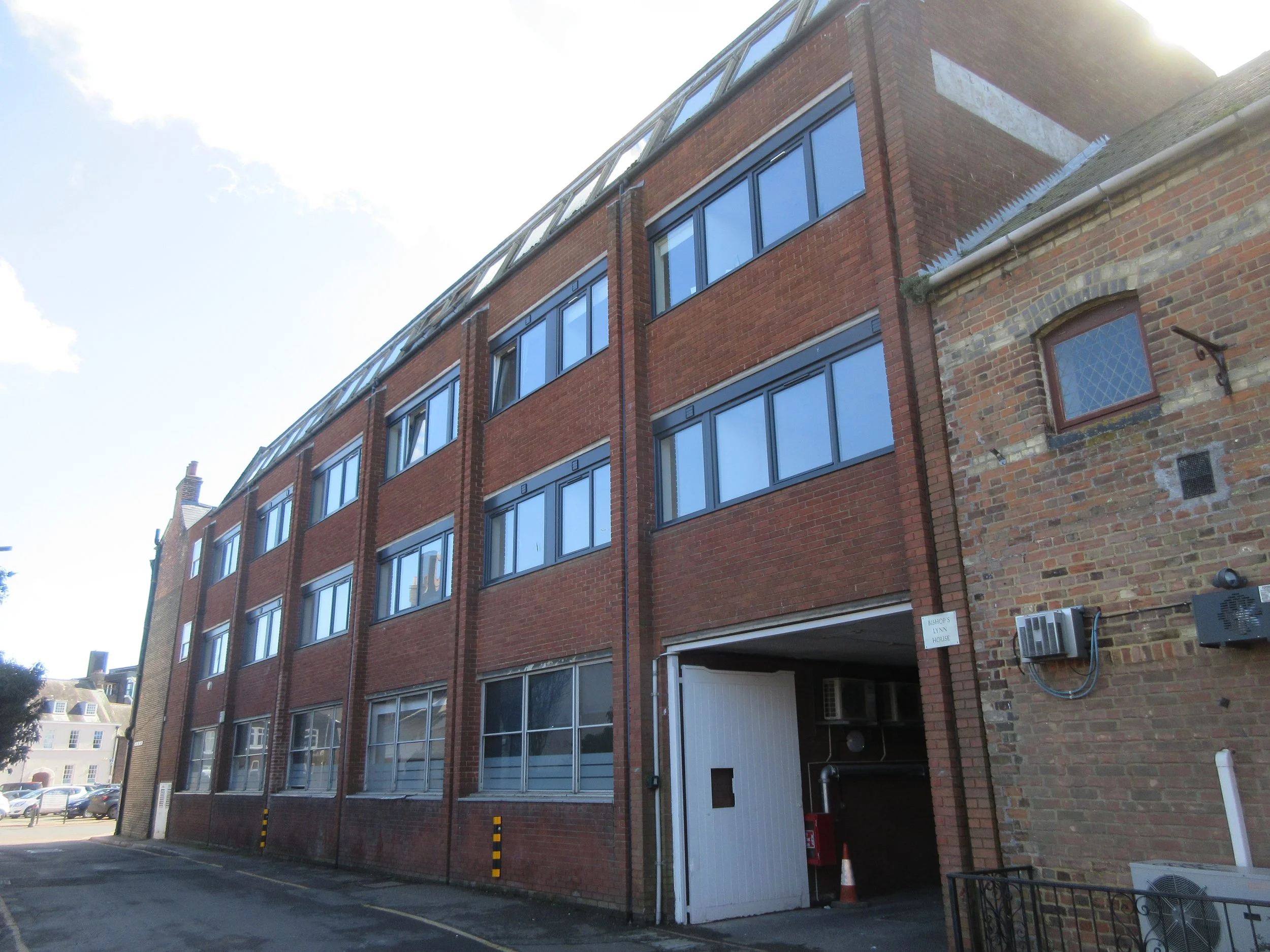 Commercial building conversion to 22 No residential flats