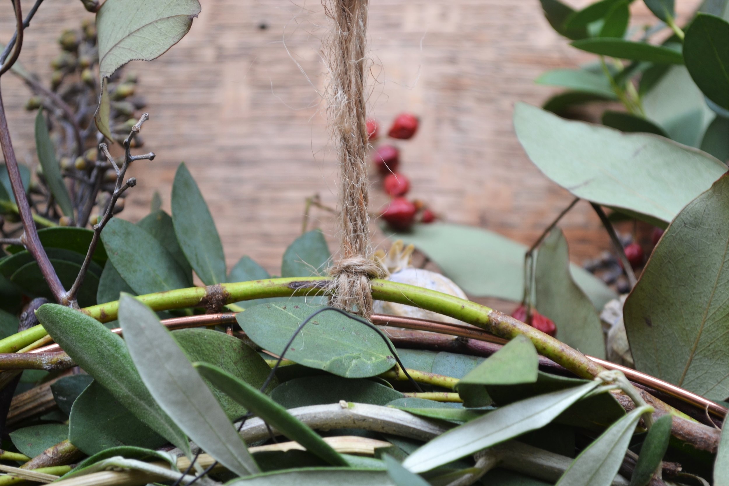 How-to-make-an-autumn-wreath-webb-and-farrer-brighton-flower-workshop (15).JPG