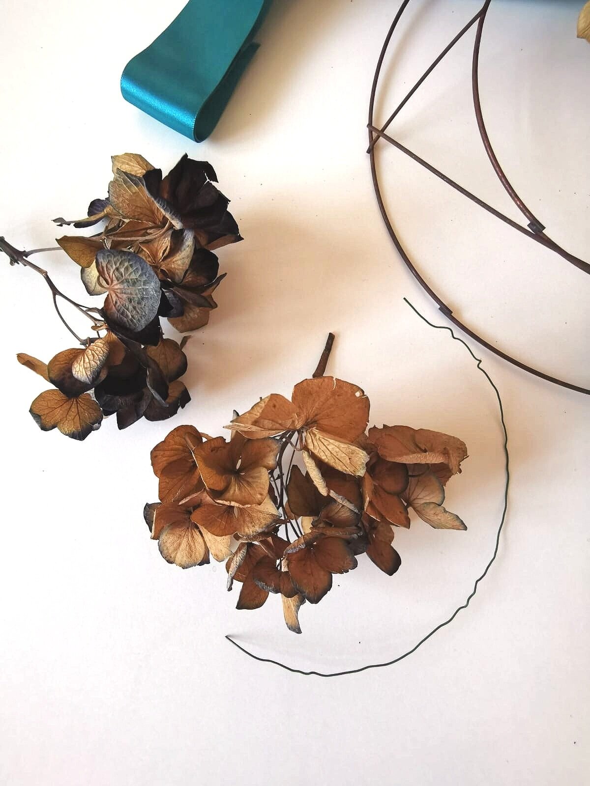 how-to-make-dried-hydrangea-wreath-webb-and-farrer6.jpg