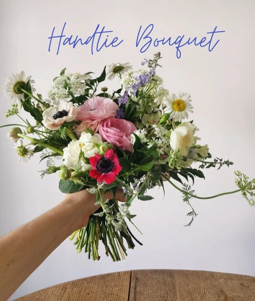 Ever wondered: what is a handtie bouquet and how to go about making one? 
I&rsquo;ve put together a video tutorial that shows you how to make one for: a wedding, a vase at home or to give as a gift when you're off to a birthday. 
⠀⠀⠀⠀⠀⠀⠀⠀⠀
This video