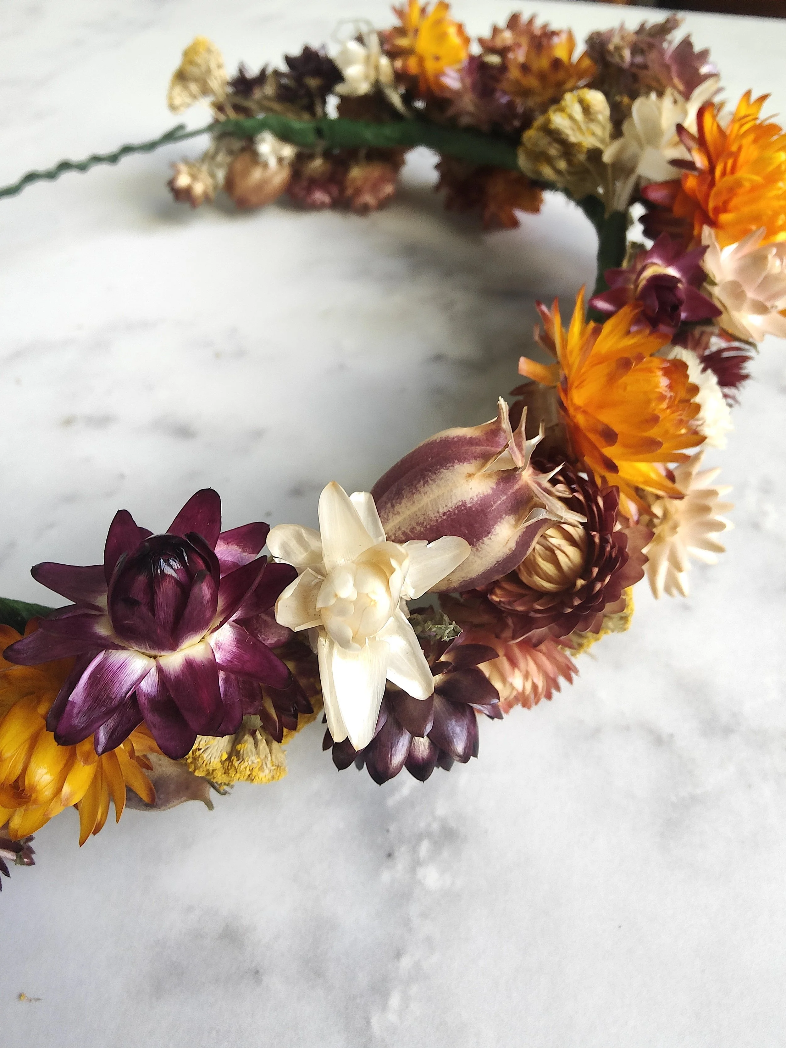 DIY Dried Flower Crown Box in rust, terracotta plum and beige. Learn