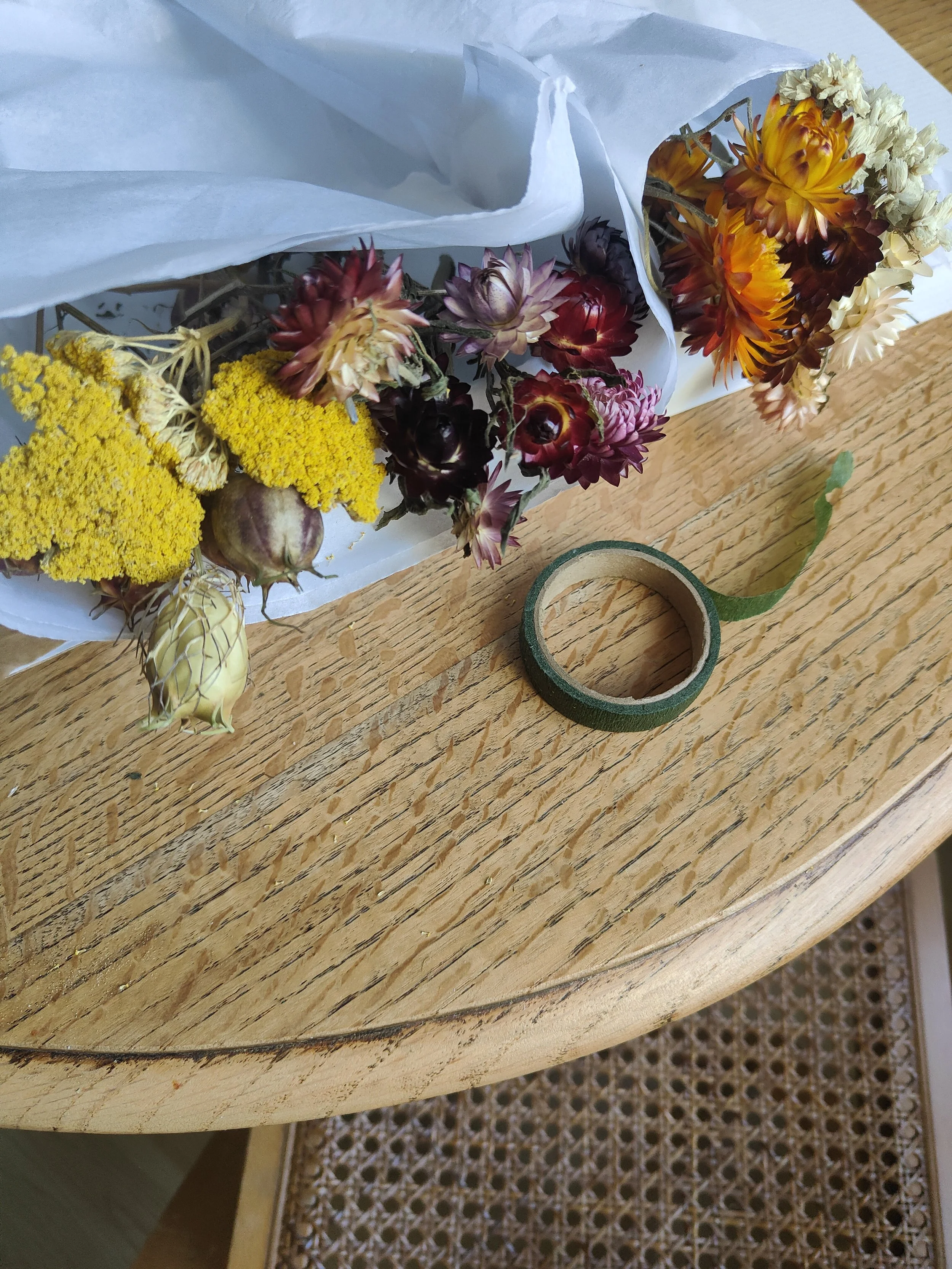 DIY Dried Flower Crown Box in rust, terracotta plum and beige. Learn