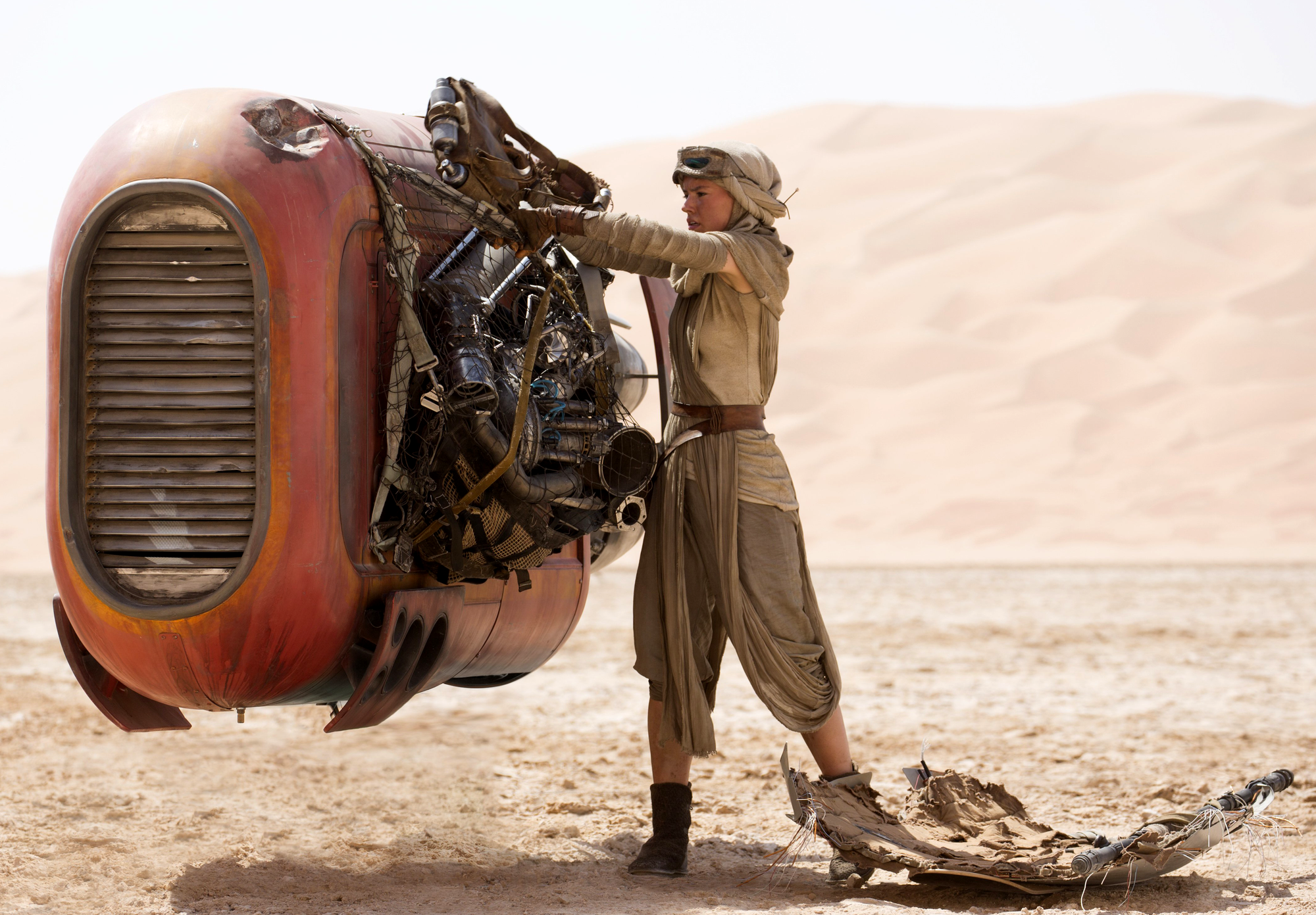 Rey_loading_speeder.png