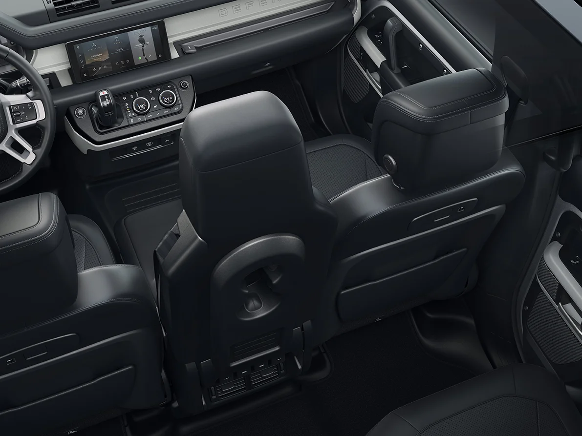 LR_DEF_20MY_90_Interior_100919_01.jpg