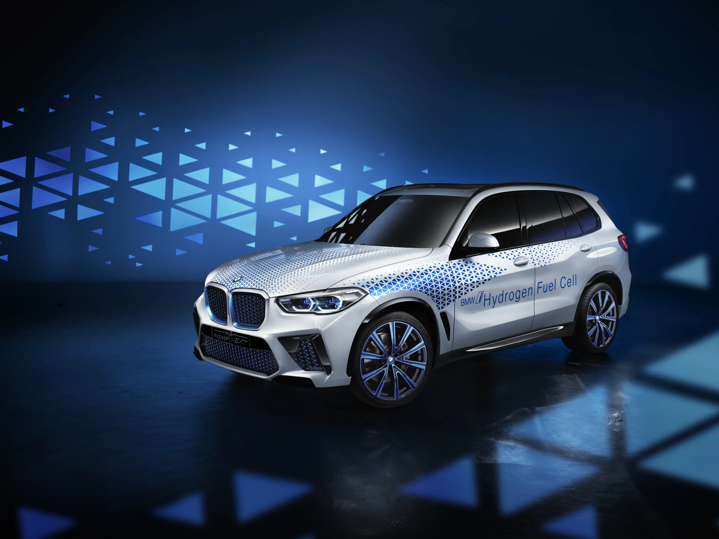 P90364751_highRes_bmw-i-hydrogen-next-.jpg