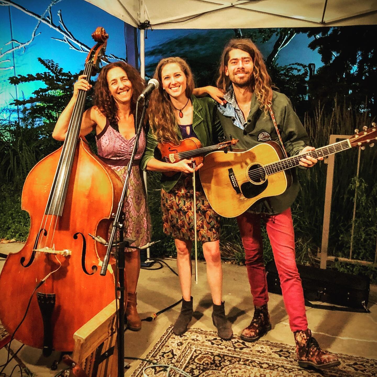 Such a beautiful time last night at the @arvadacenter Front Porch Series! Big thank you to @dazzlepresents and everyone who came out to enjoy the evening with us! 

See you tonight at @atinfinitypark in Glendale, CO! Show starts at 4pm 🎶❤️🌈