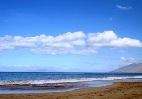 It’s easy to have peace of mind (not piece of mind) when you’re relaxing on this gorgeous beach on Maui (Photo by Cindy Fazzi).