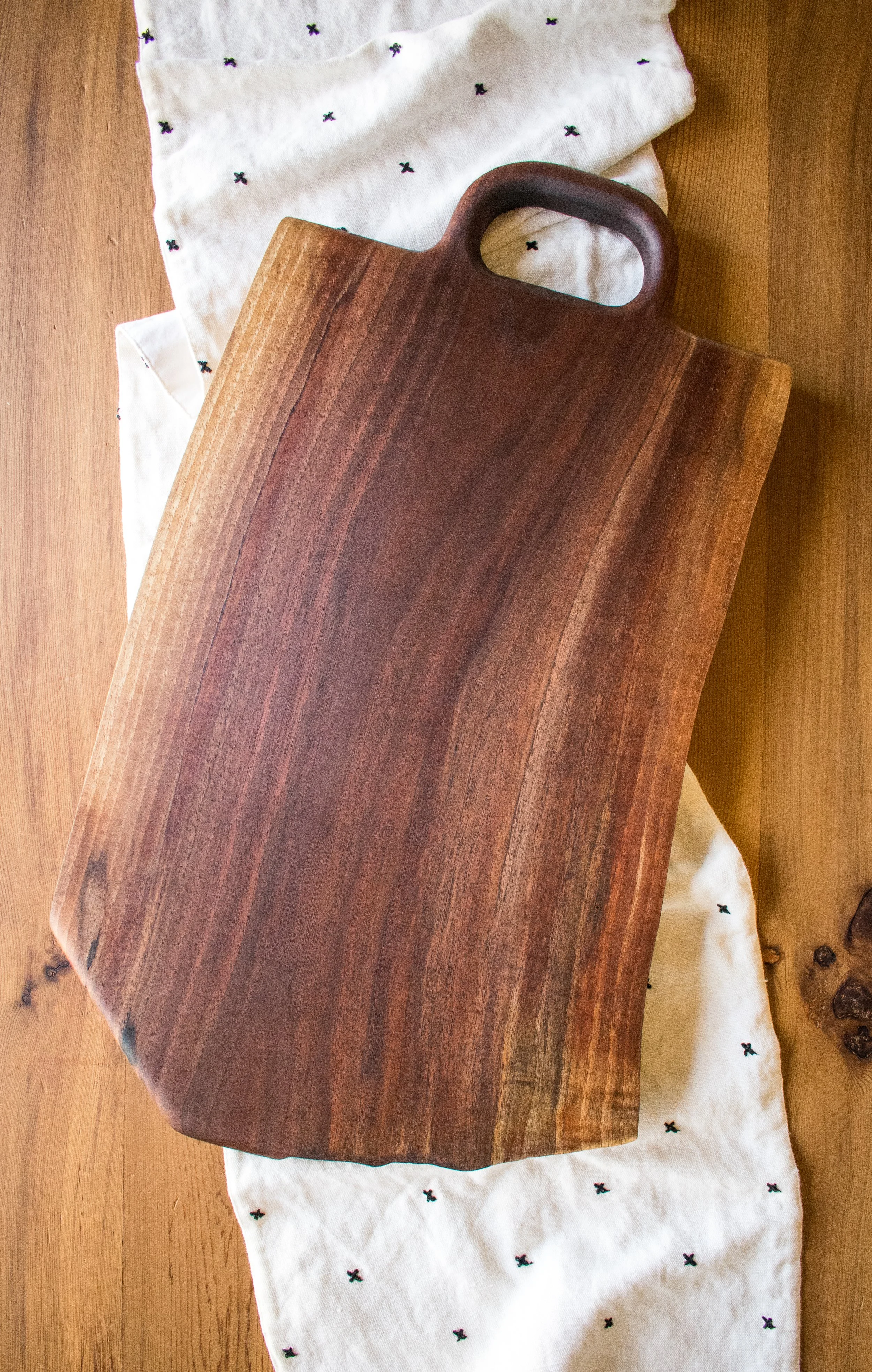 Large Charcuterie Board (Walnut)