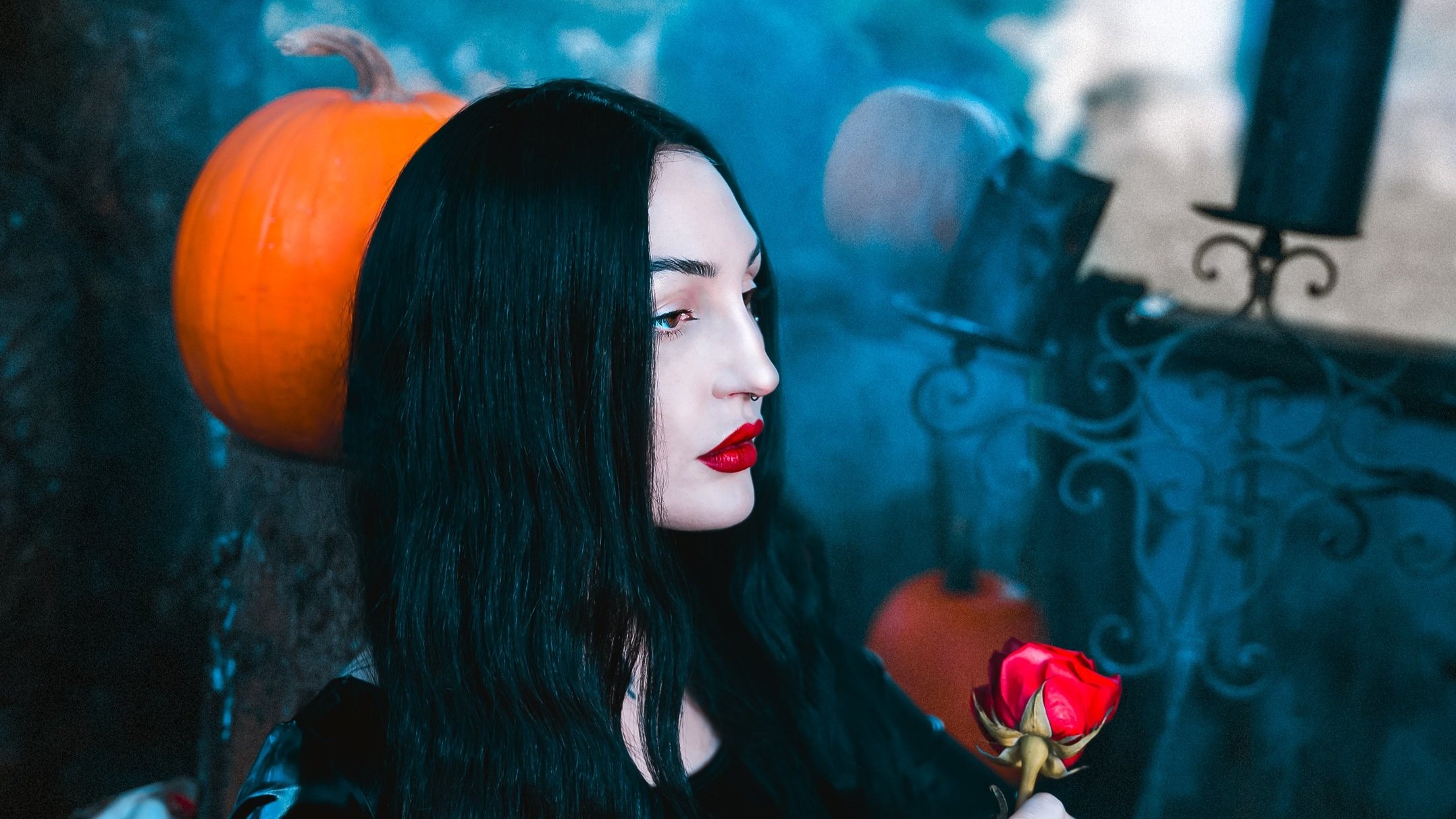 Morticia+Addams+%28Side+Profile%29.jpg