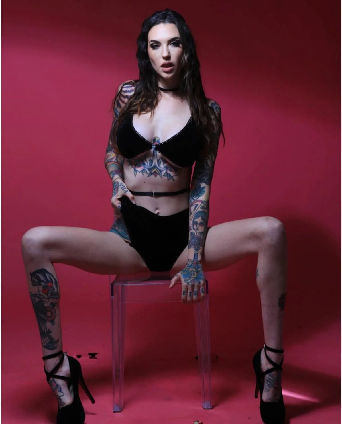 🕷🕷🕷
@therockyemerson in the black velvet ruby set. 6ft demon w legs for dayssss ❤️&zwj;🔥