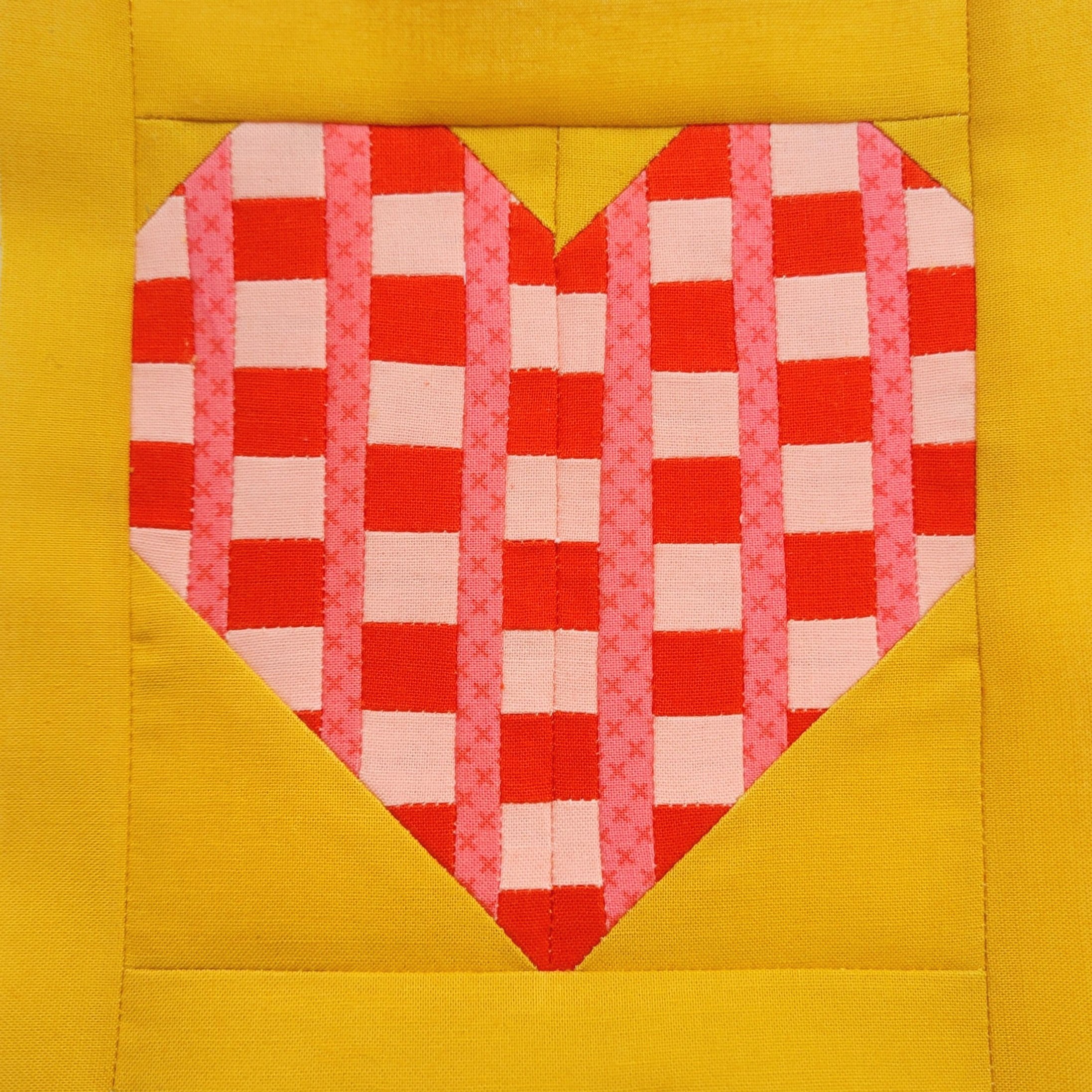 CheckerboardHeartQuiltBlock-Lauras-Studio.jpg