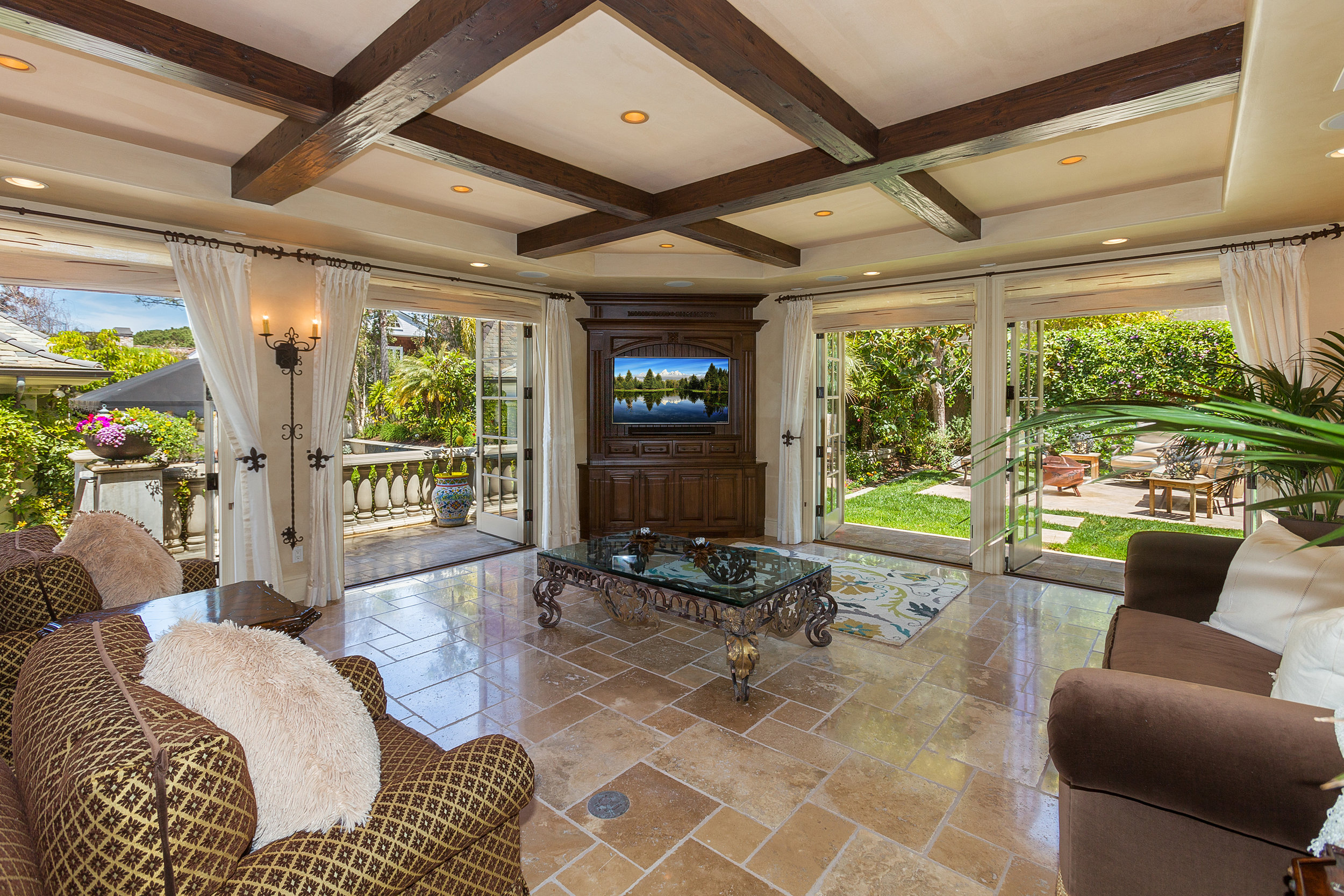 014_Family Room .jpg