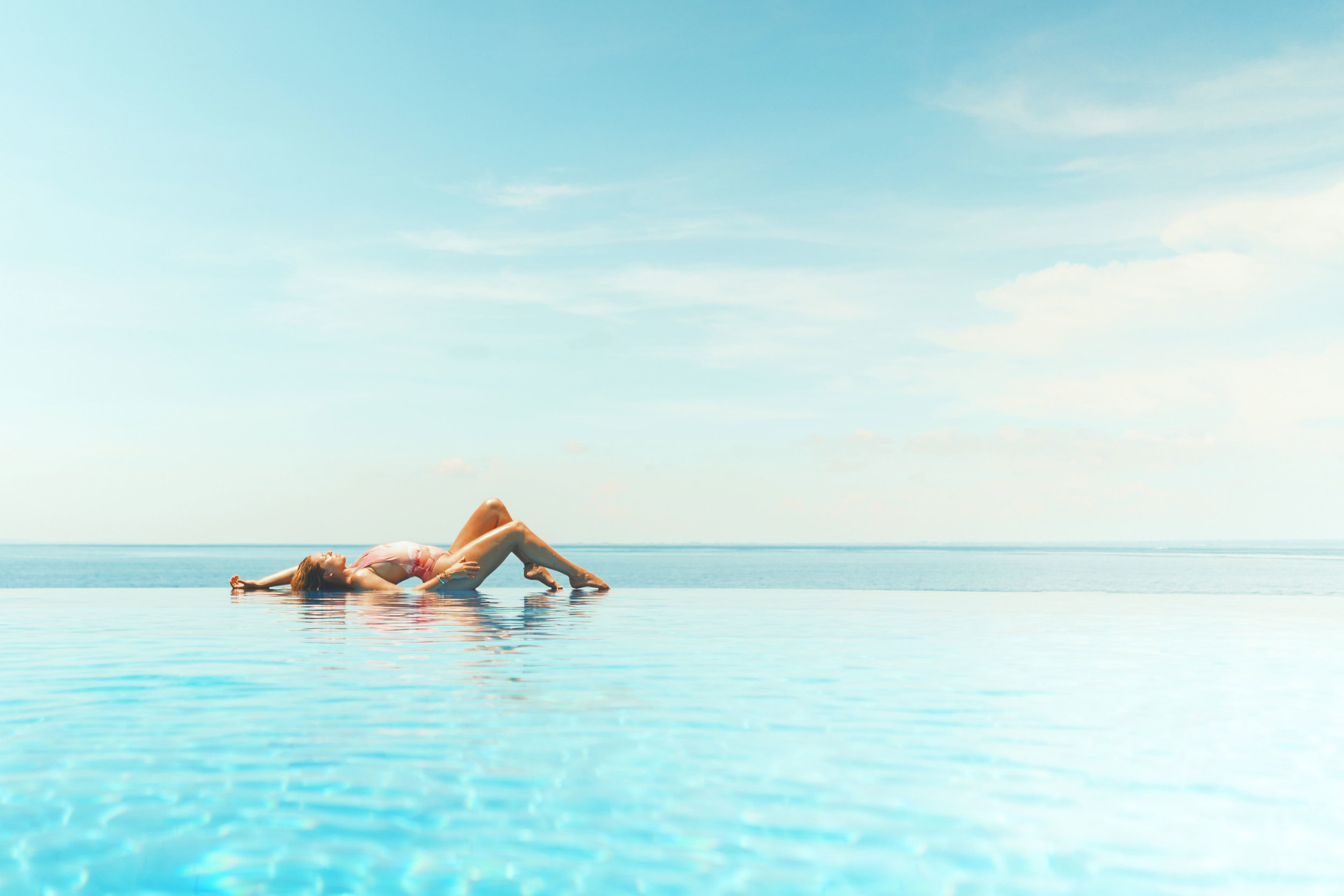 Infinity-Pool-Woman-Puglia-BeeYond-Travel.jpg