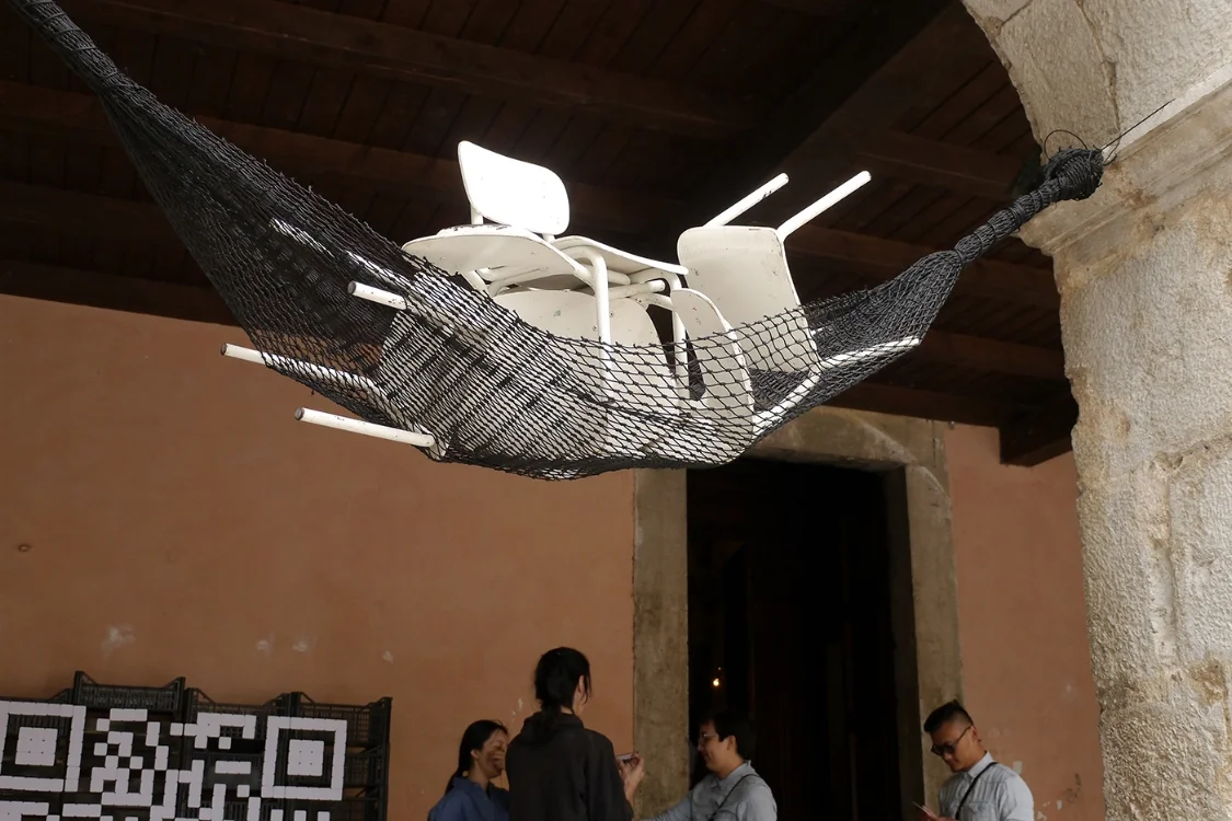 Levitation, children's chairs and fishing net 4 metres wide.