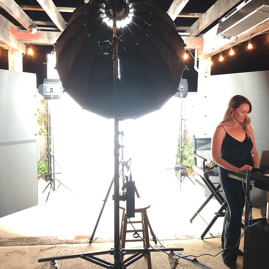 🌟✨ Transform your event into a Vanity Fair-worthy photo shoot extravaganza with our Glam Booth. 📸 We&rsquo;ve spared no expense with high-end photography equipment, ensuring every shot is magazine-cover worthy. With real-time tethered live view on 